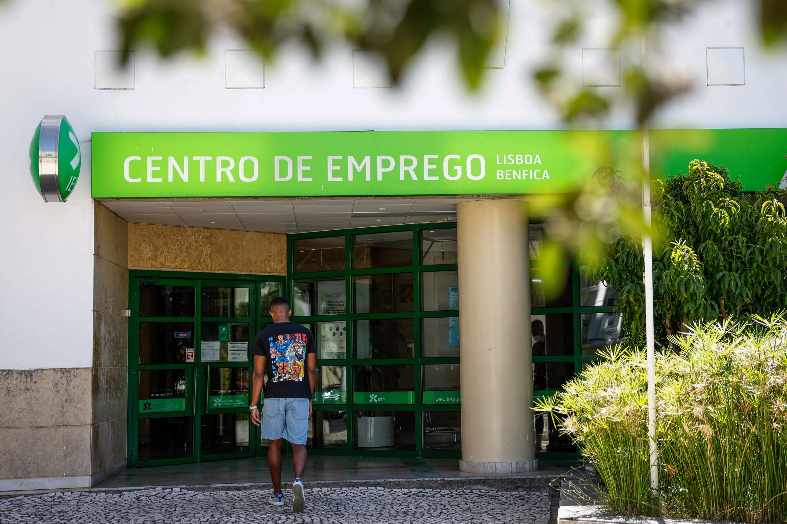 Menos casais no desemprego: número recua pelo quarto mês consecutivo