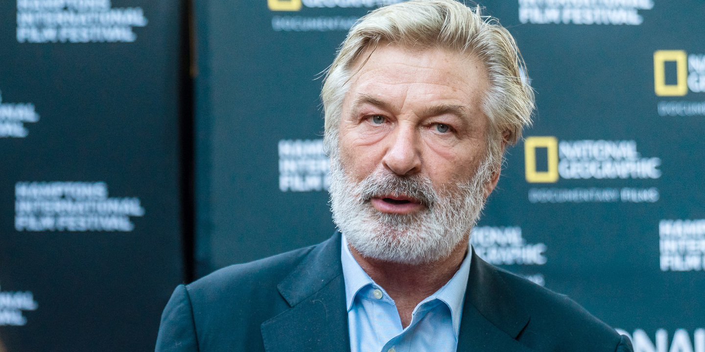 Alec Baldwin acusado de homicídio involuntário após tiro a diretora de fotografia