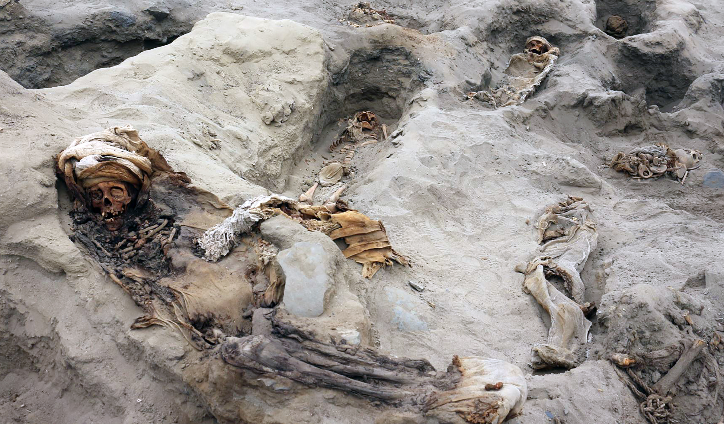 Arqueólogos encontram restos mortais de 227 crianças sacrificadas em ritual pré-colombiano no Peru