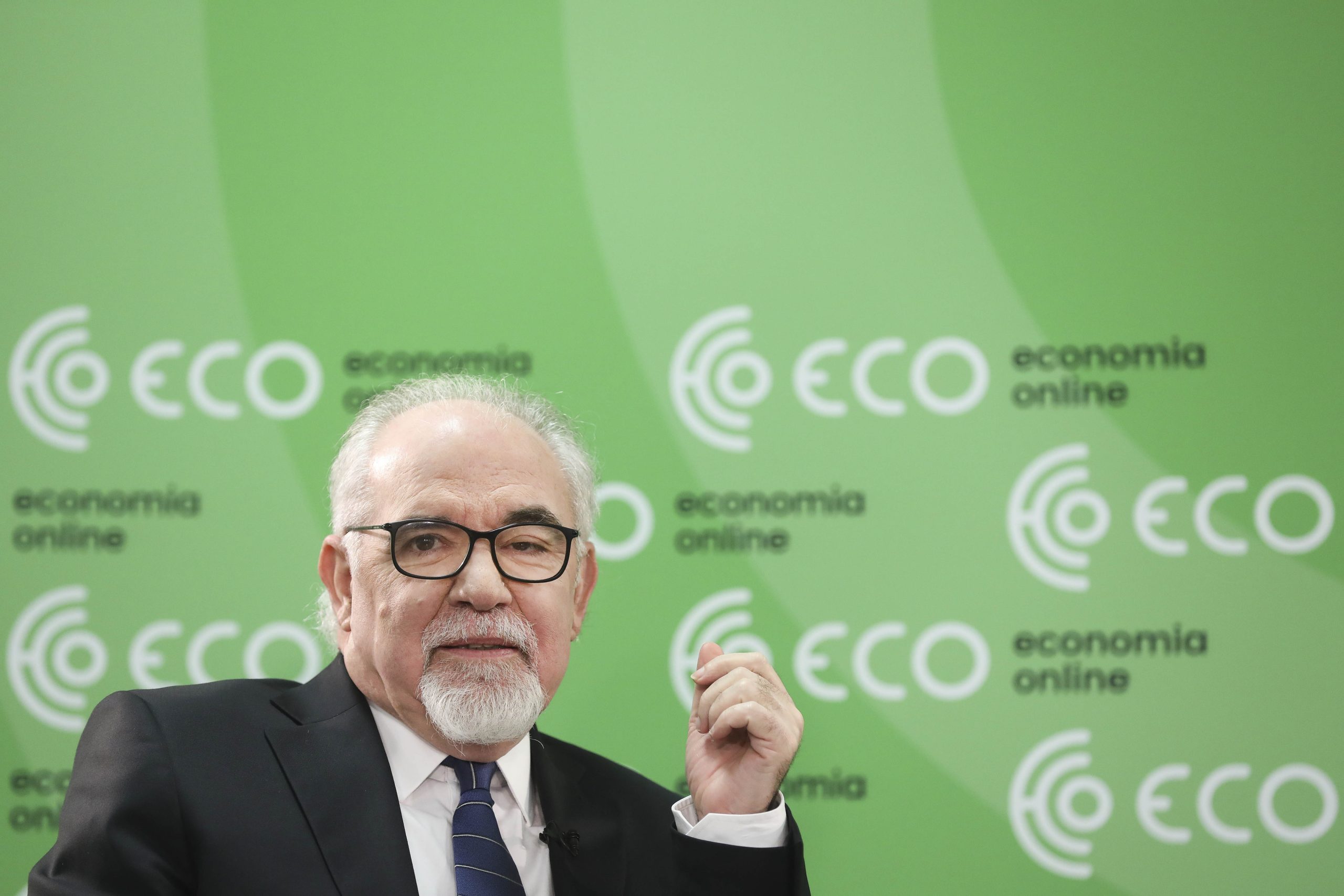 Vieira da Silva: Alterar dias de férias “não está no programa do Governo”