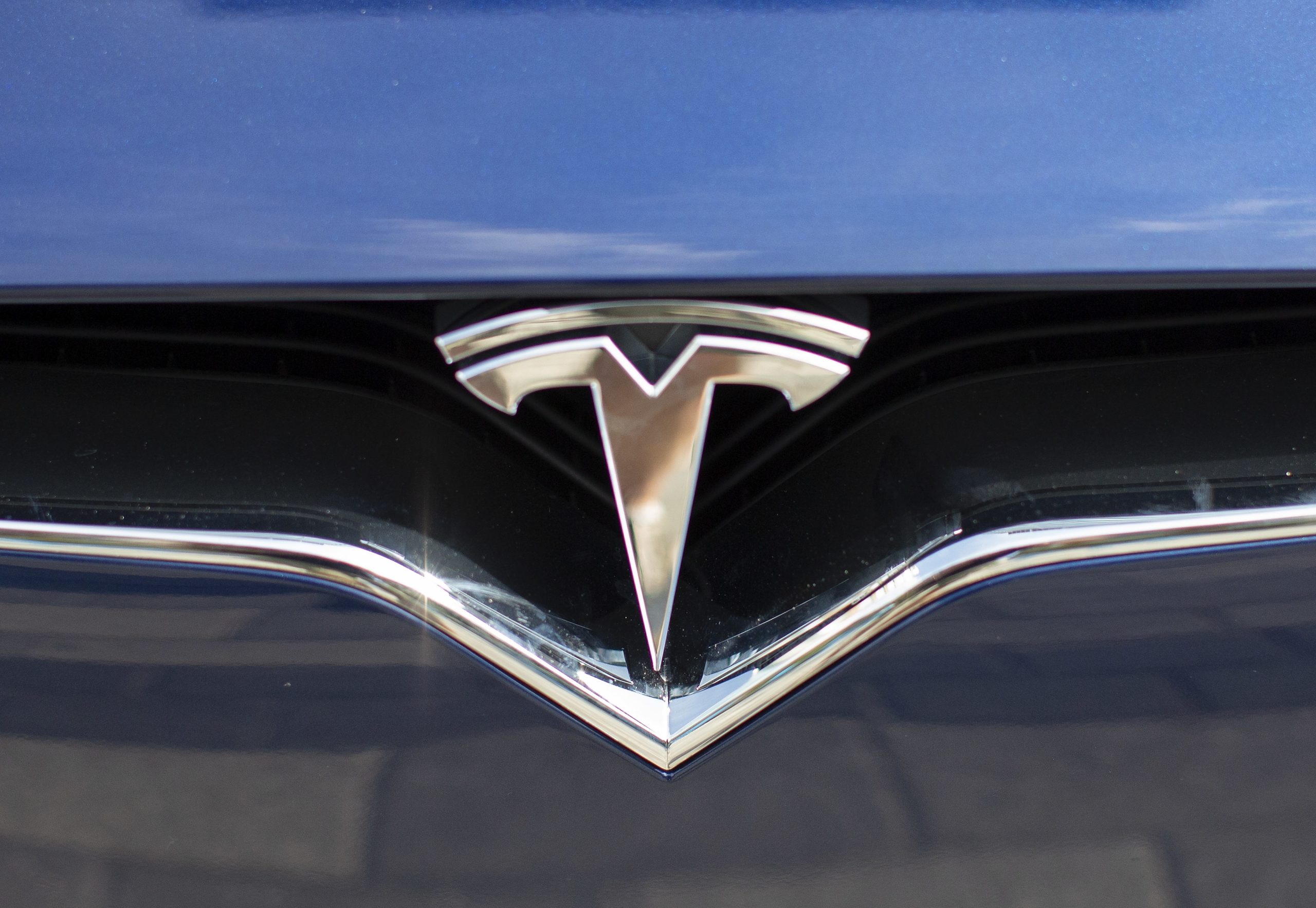 Tesla pede desculpa na China após críticas da imprensa estatal