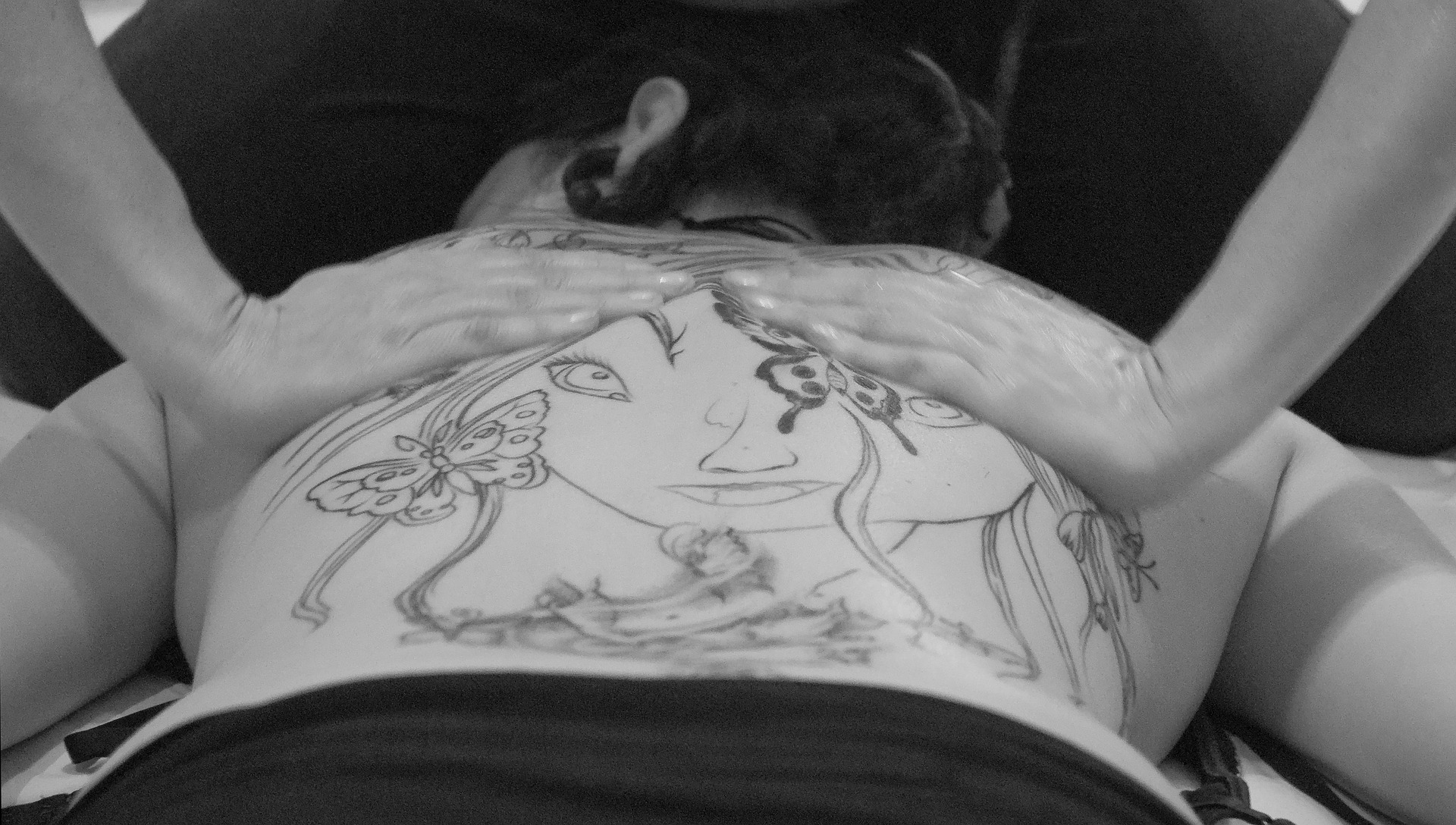 Há 100 anos, os homens tatuavam-se por estatuto. E as mulheres para agradar aos amantes