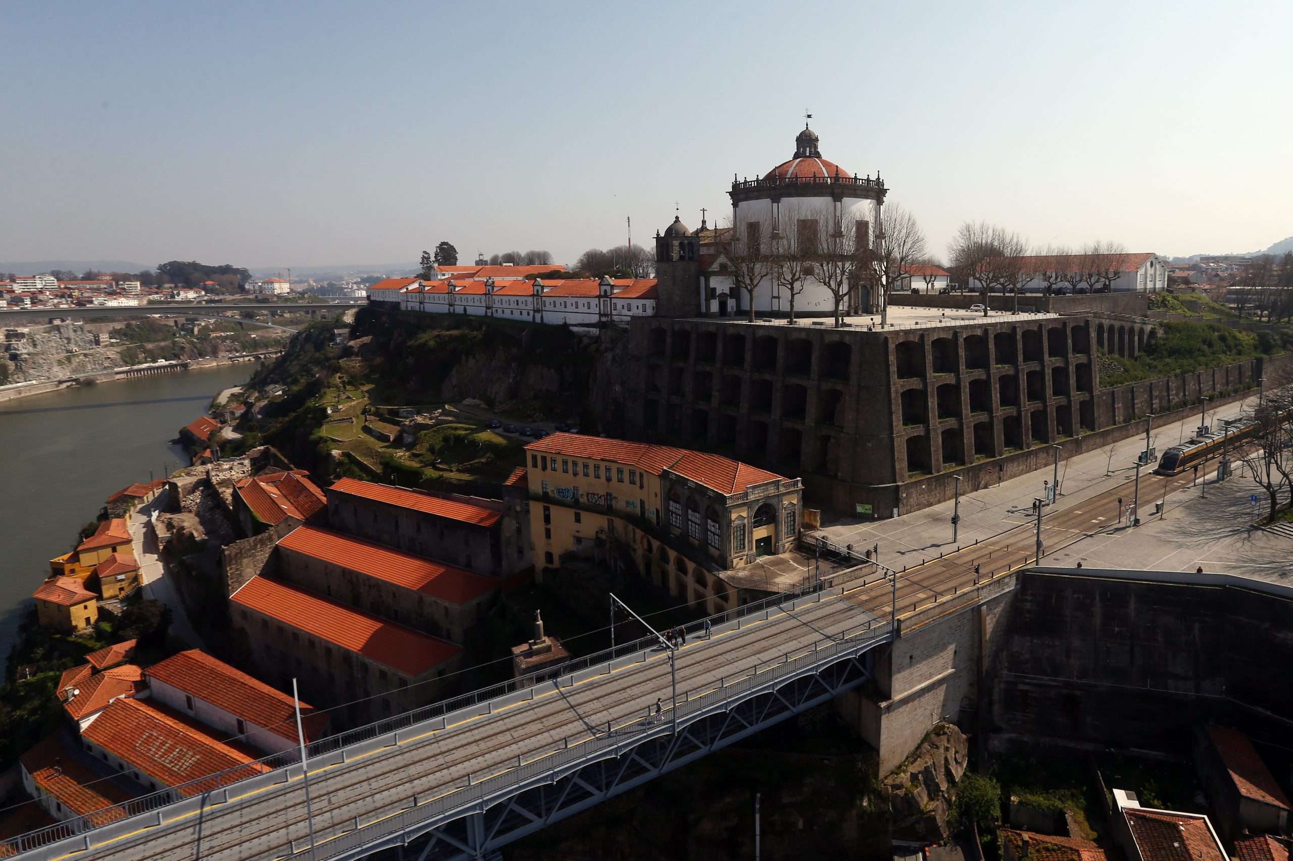 Empresa espera licenciar este ano hotel na escarpa de Gaia