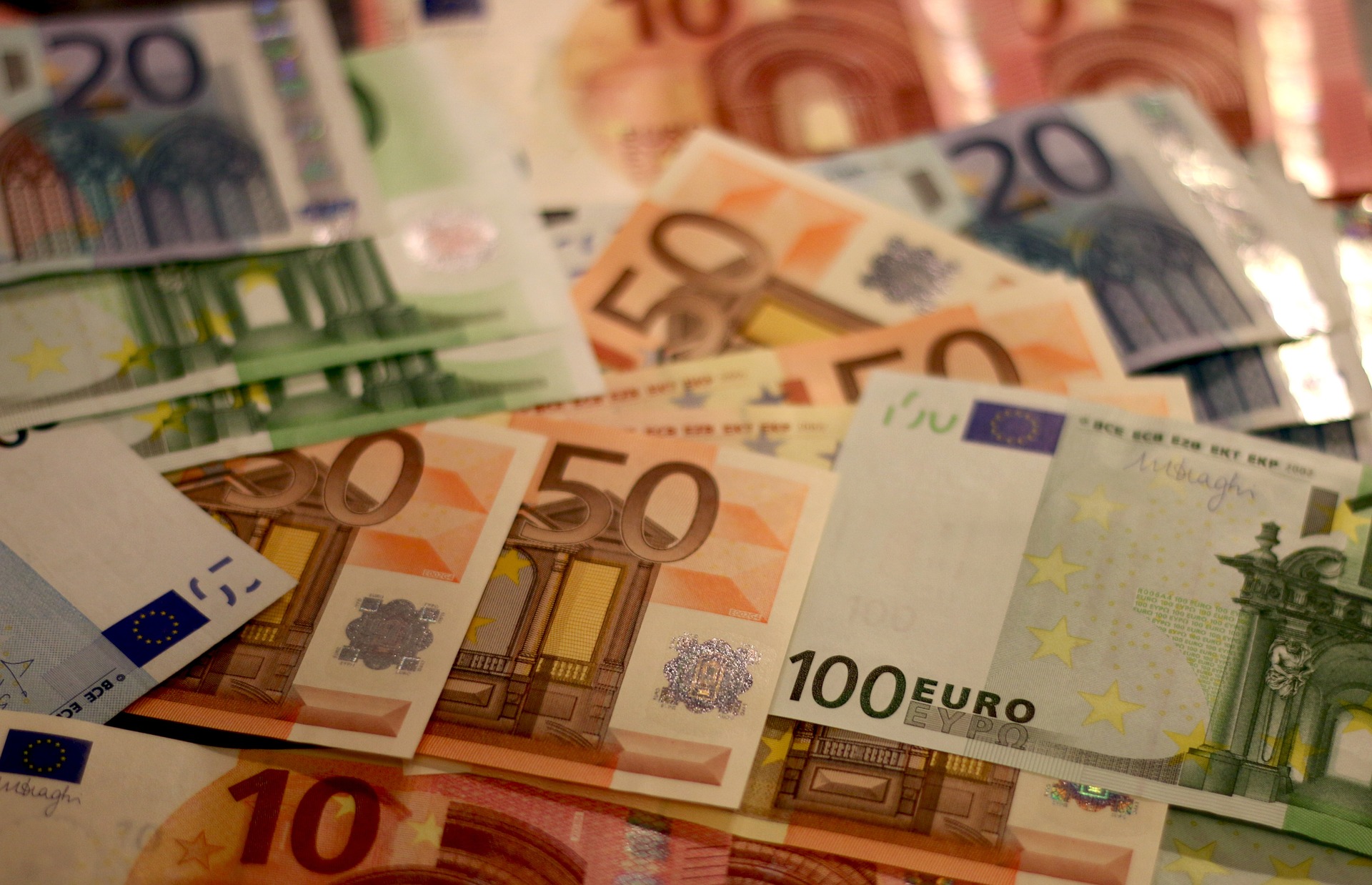 OE2017: Défice cai para 2.034 milhões de euros até agosto