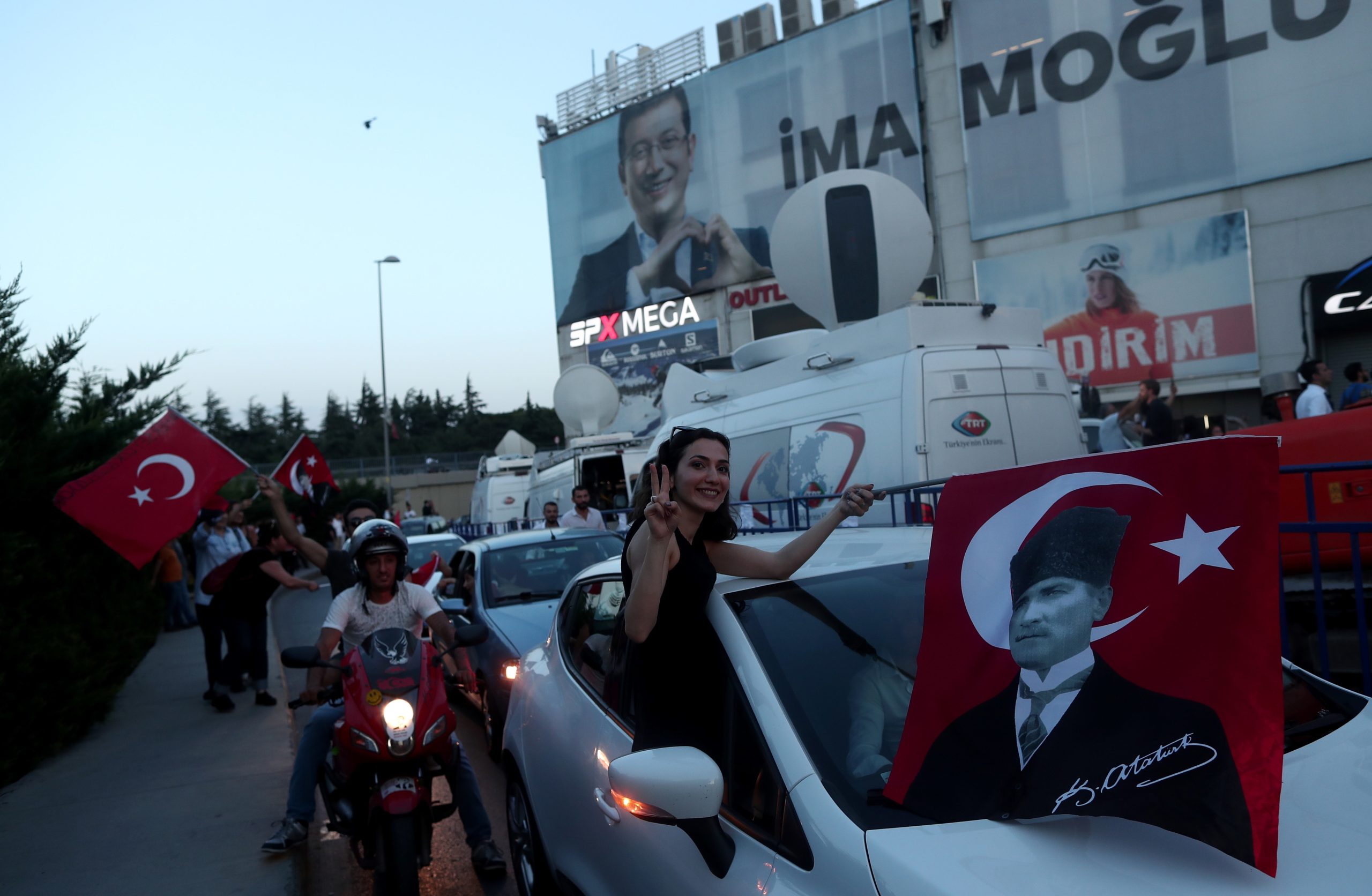 Oposição volta a ganhar eleições municipais em Istambul