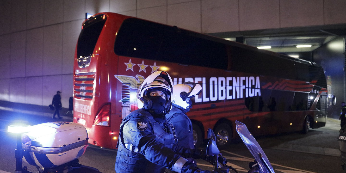 Ataque ao autocarro do Benfica realizado por elementos dos No Name Boys