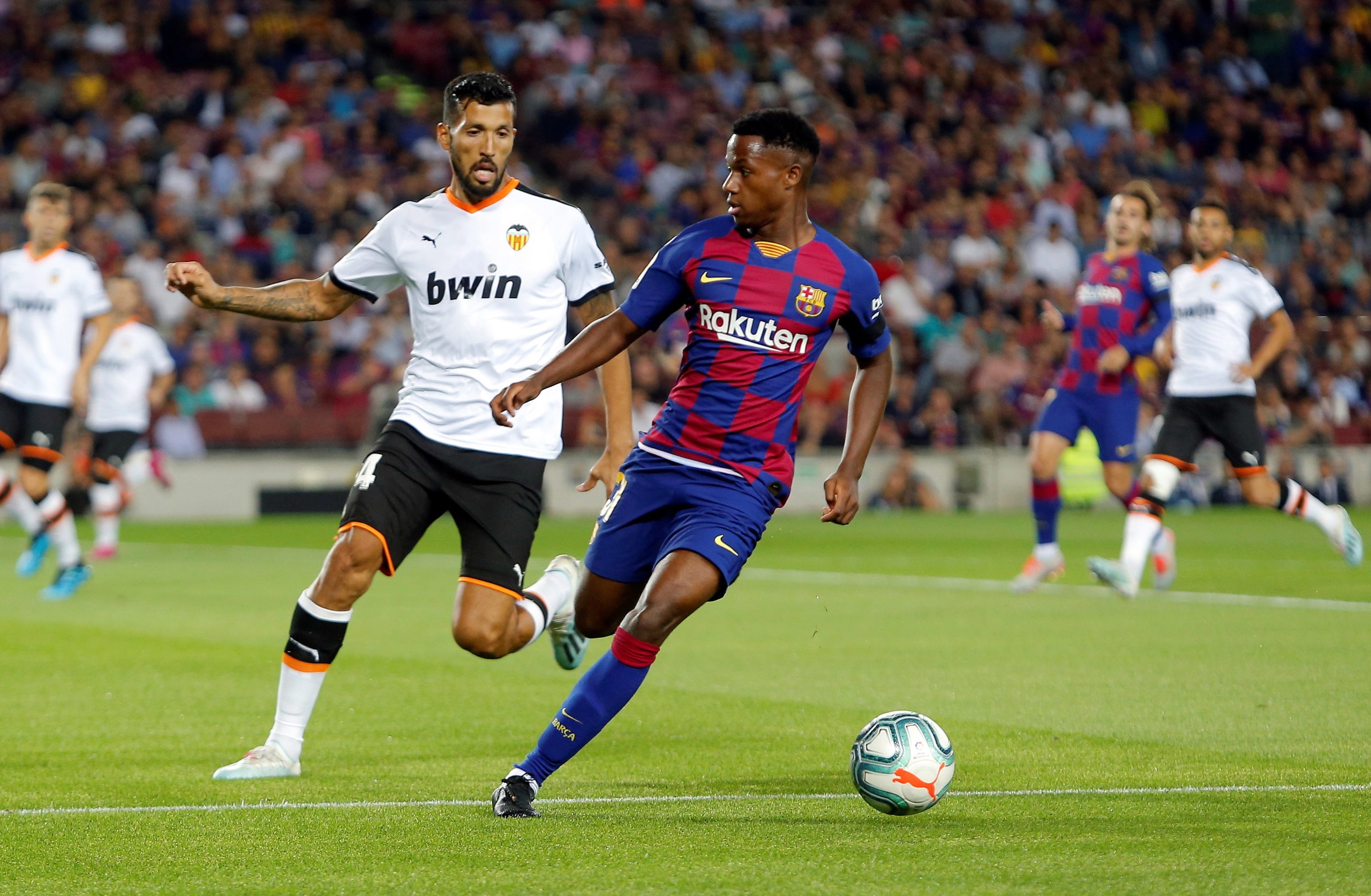 La Liga. FC Barcelona bate Valência e aproxima-se da liderança em Espanha
