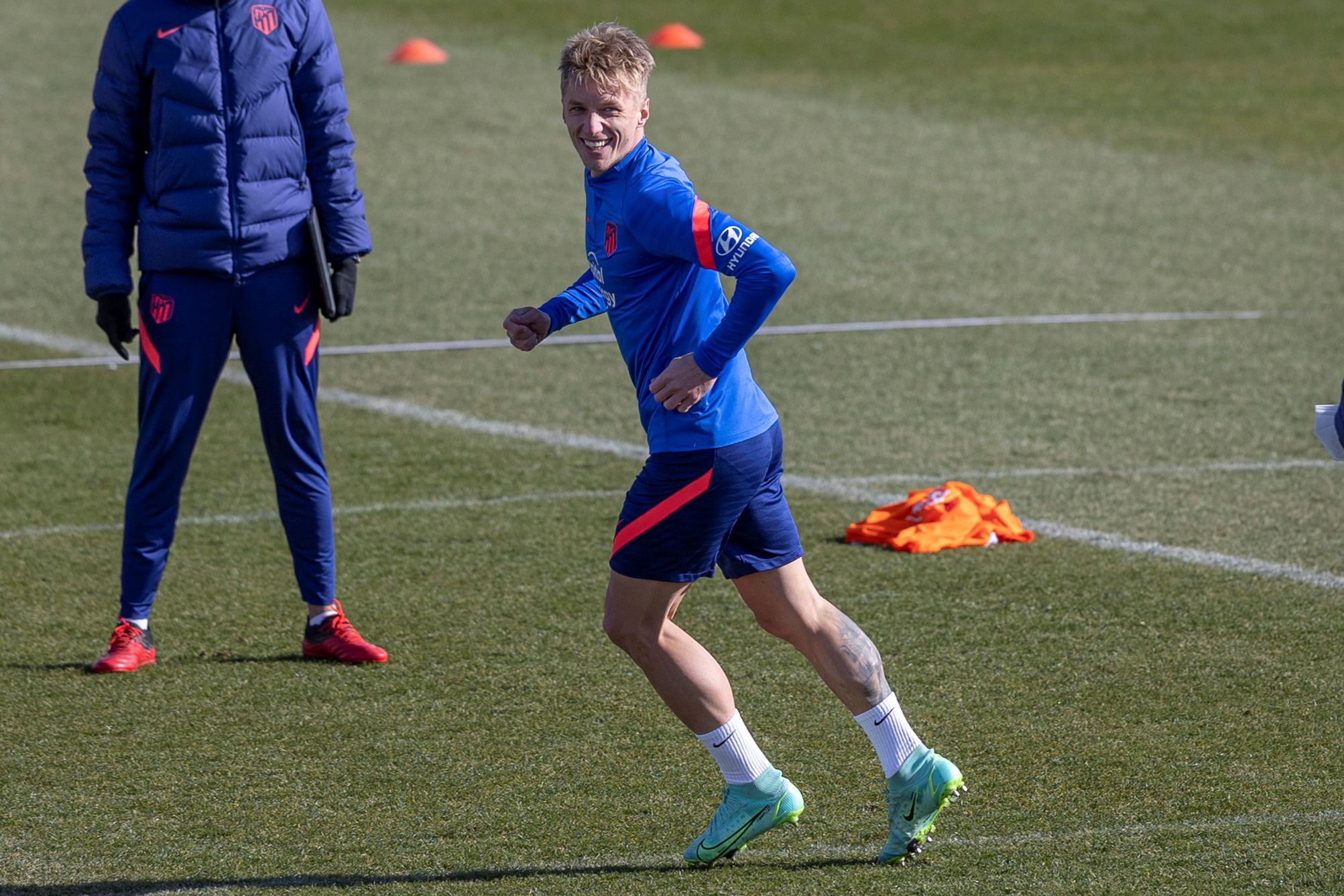 Wass sofre entorse no joelho e desfalca Atlético de Madrid durante um mês