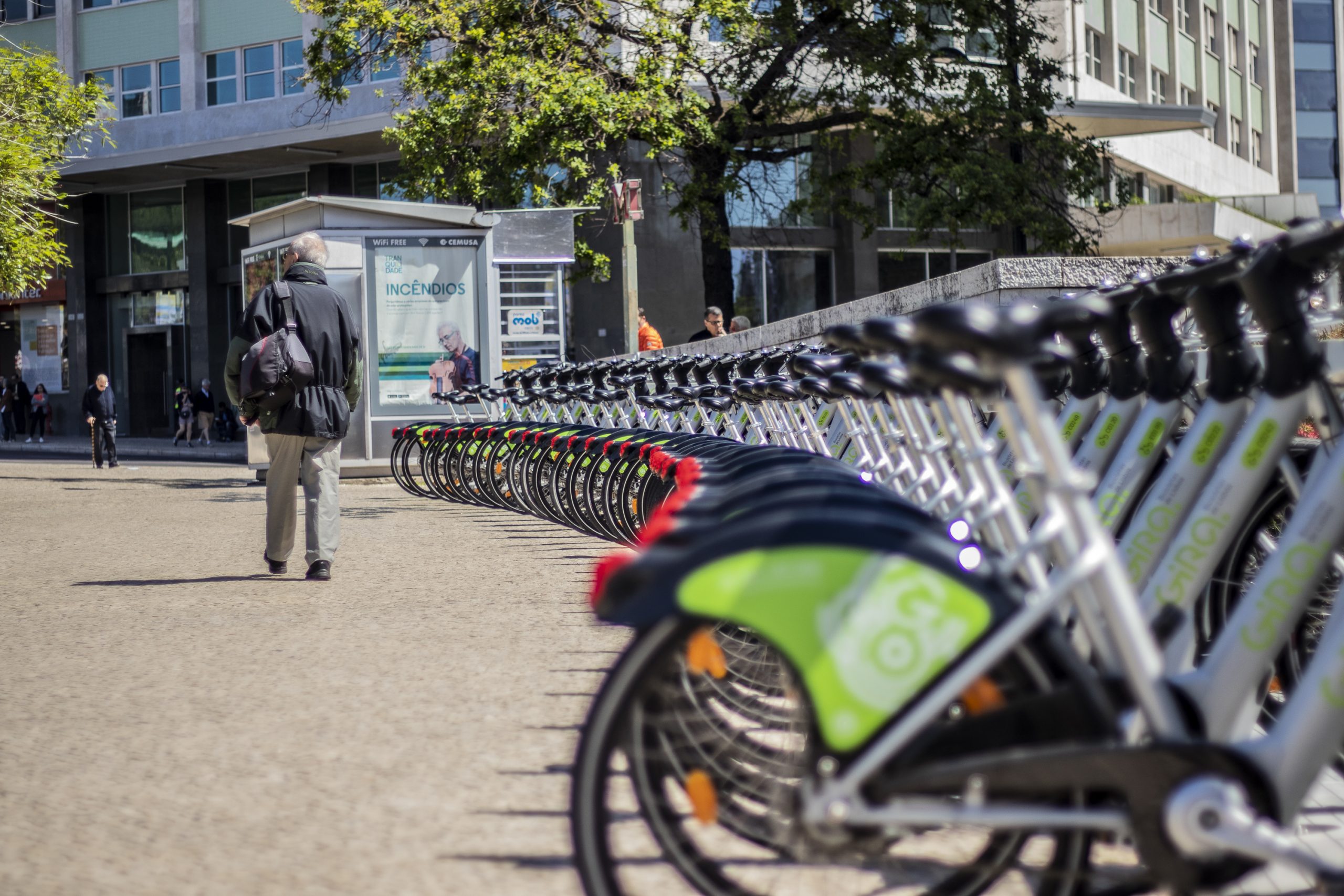 Velocidade máxima: 30 km/h. Eurodeputados pedem limite em zonas residenciais e com muitos ciclistas