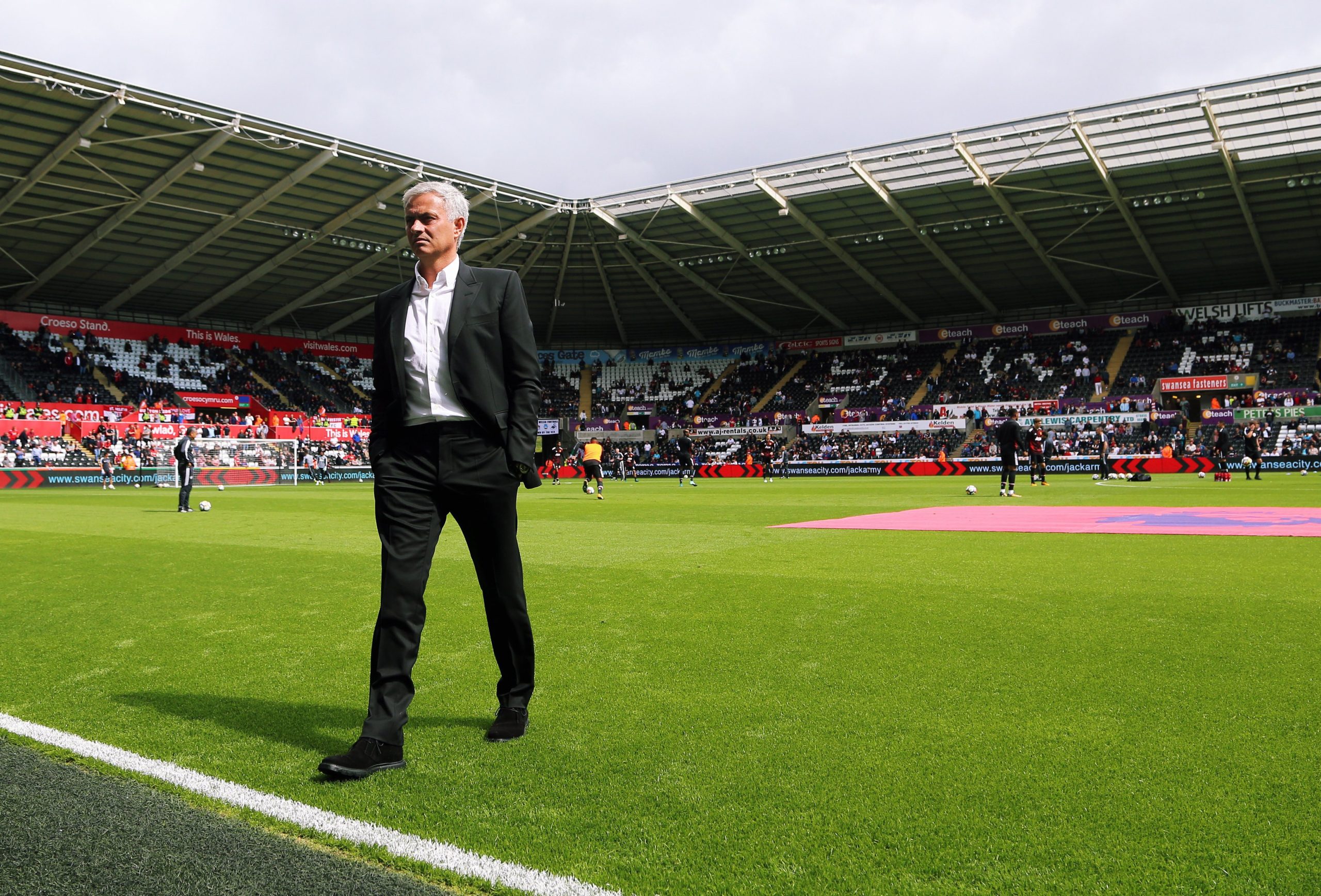 Primeira época de Mourinho gera receita recorde no Manchester United