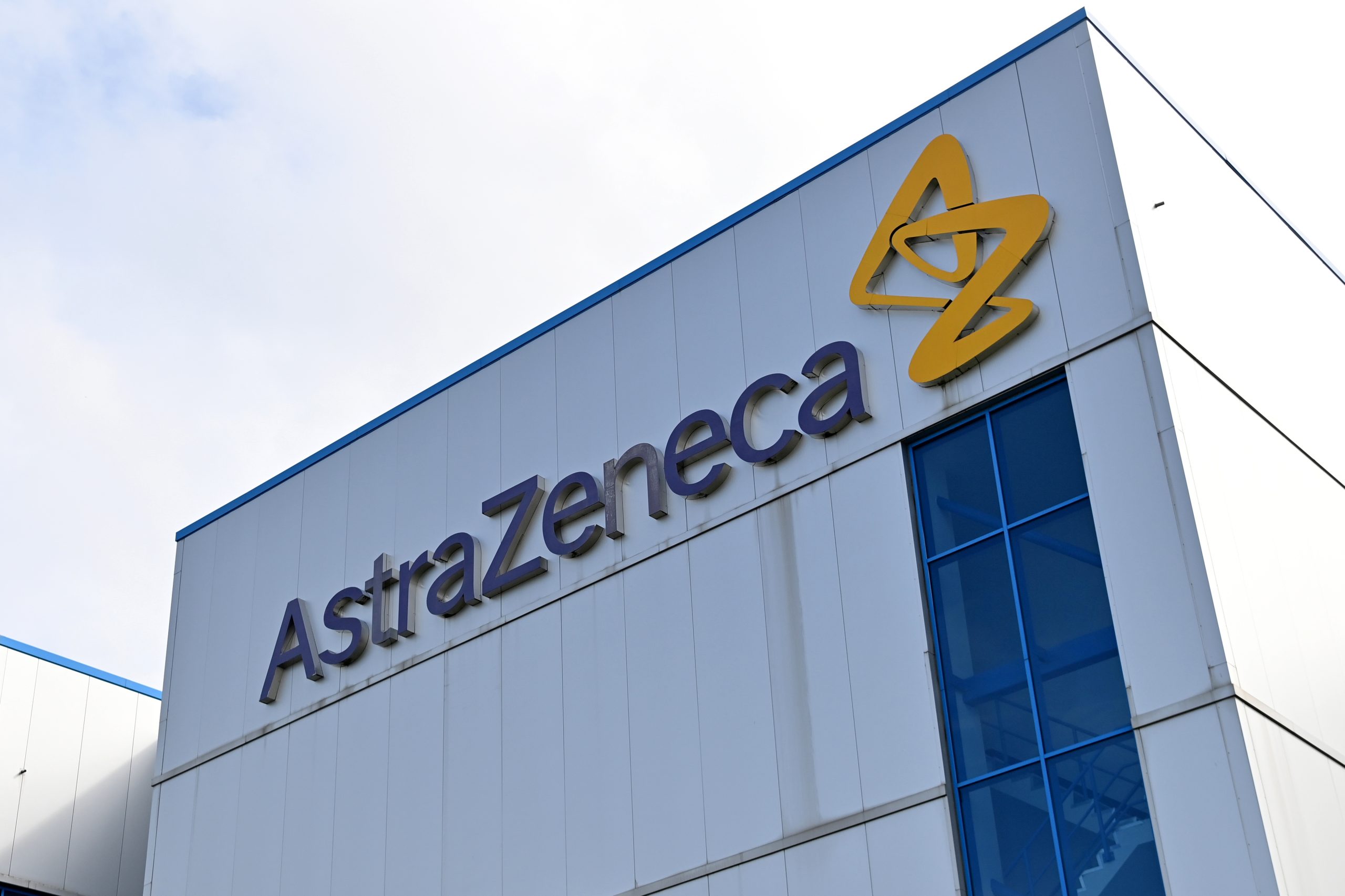 Covid-19: Agência europeia precisa de mais informações sobre vacina da AstraZeneca