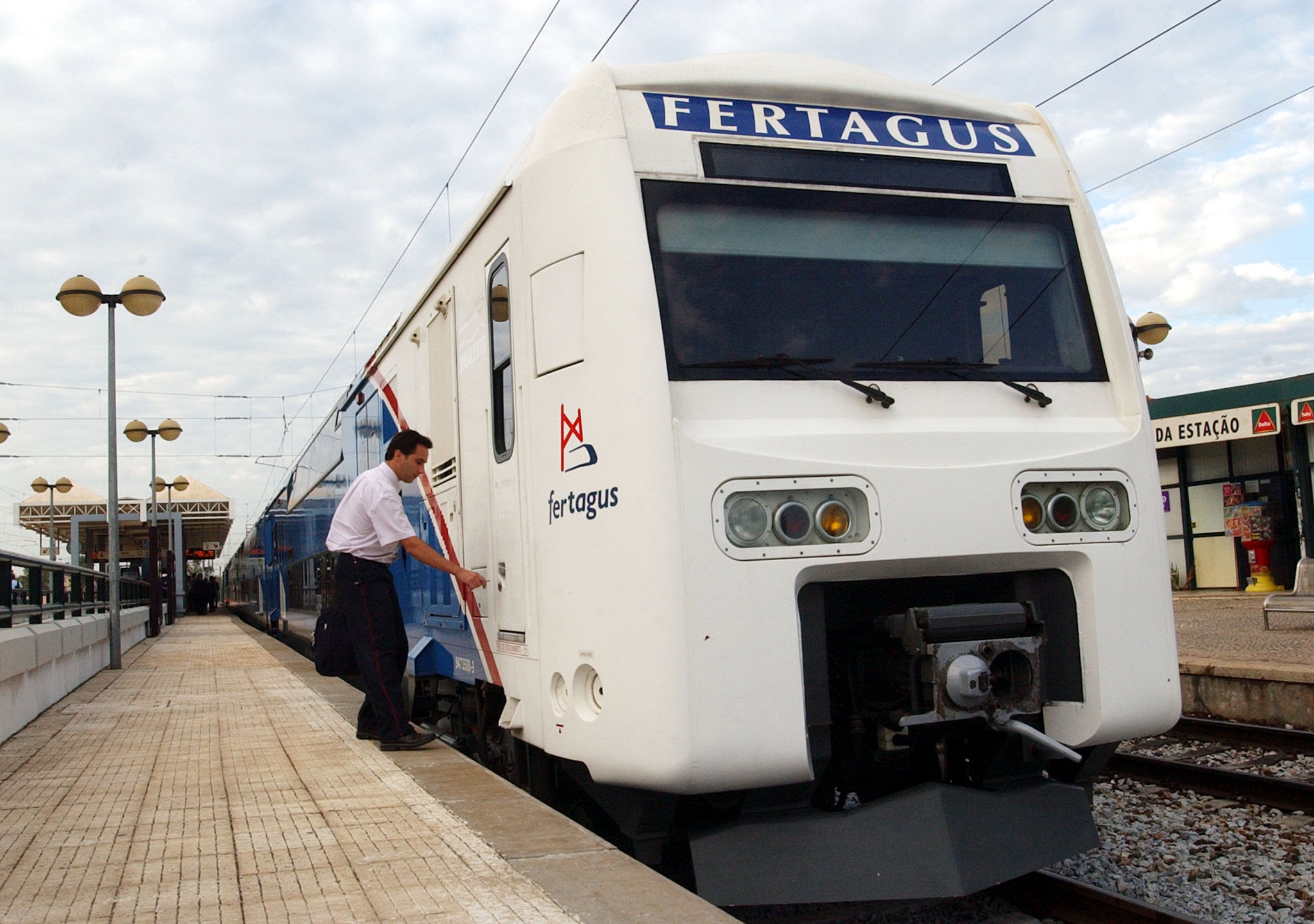 Avaria na sinalização perturba linha ferroviária entre Lisboa e margem sul do Tejo