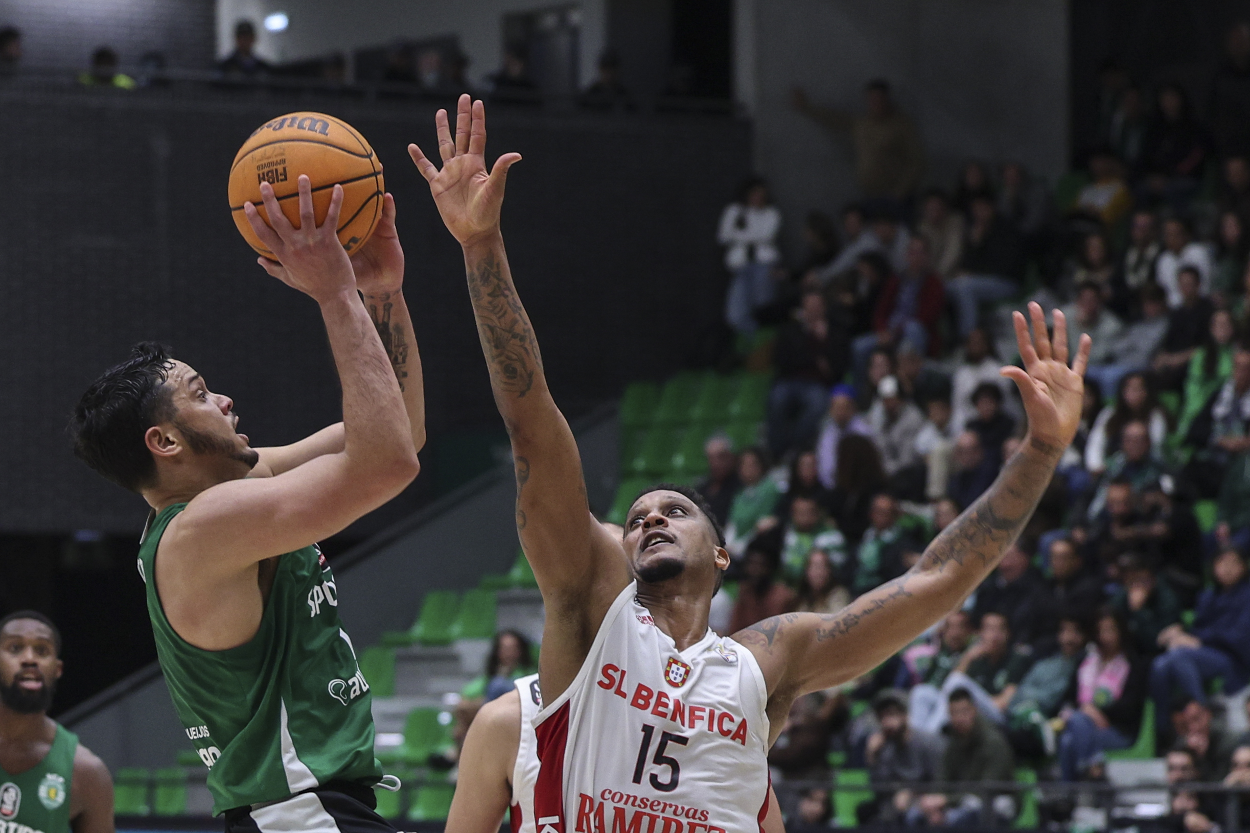 Sporting vence Benfica e atinge triunvirato líder do nacional de basquetebol