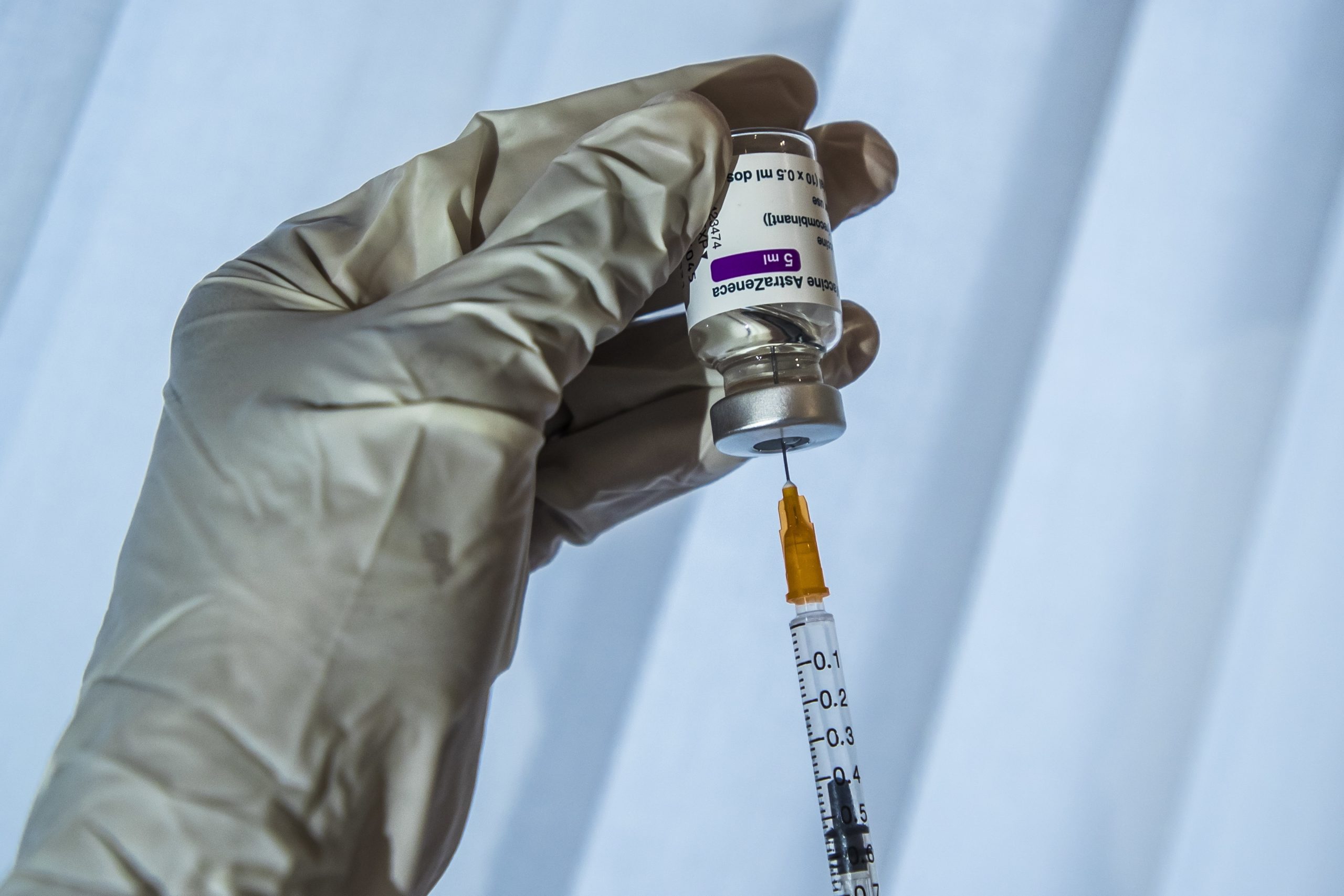 Covid-19. OMS continua a recomendar uso da vacina da AstraZeneca