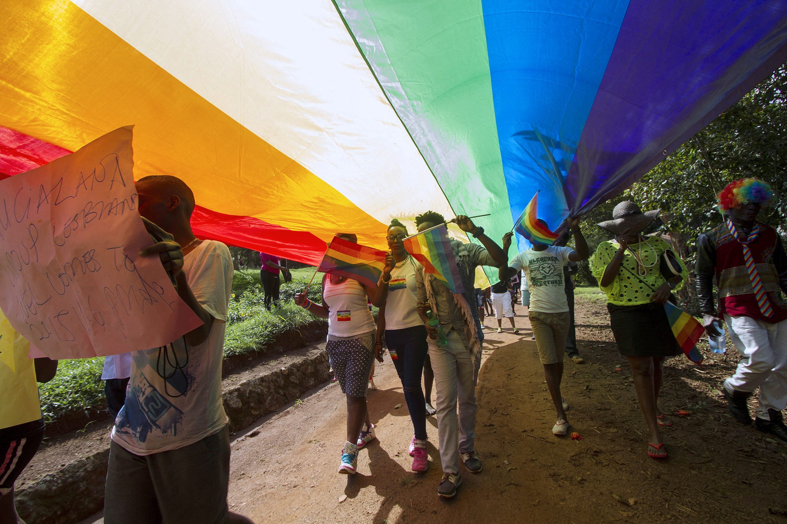 Parlamento do Uganda vota a favor de pena de morte para homossexualidade