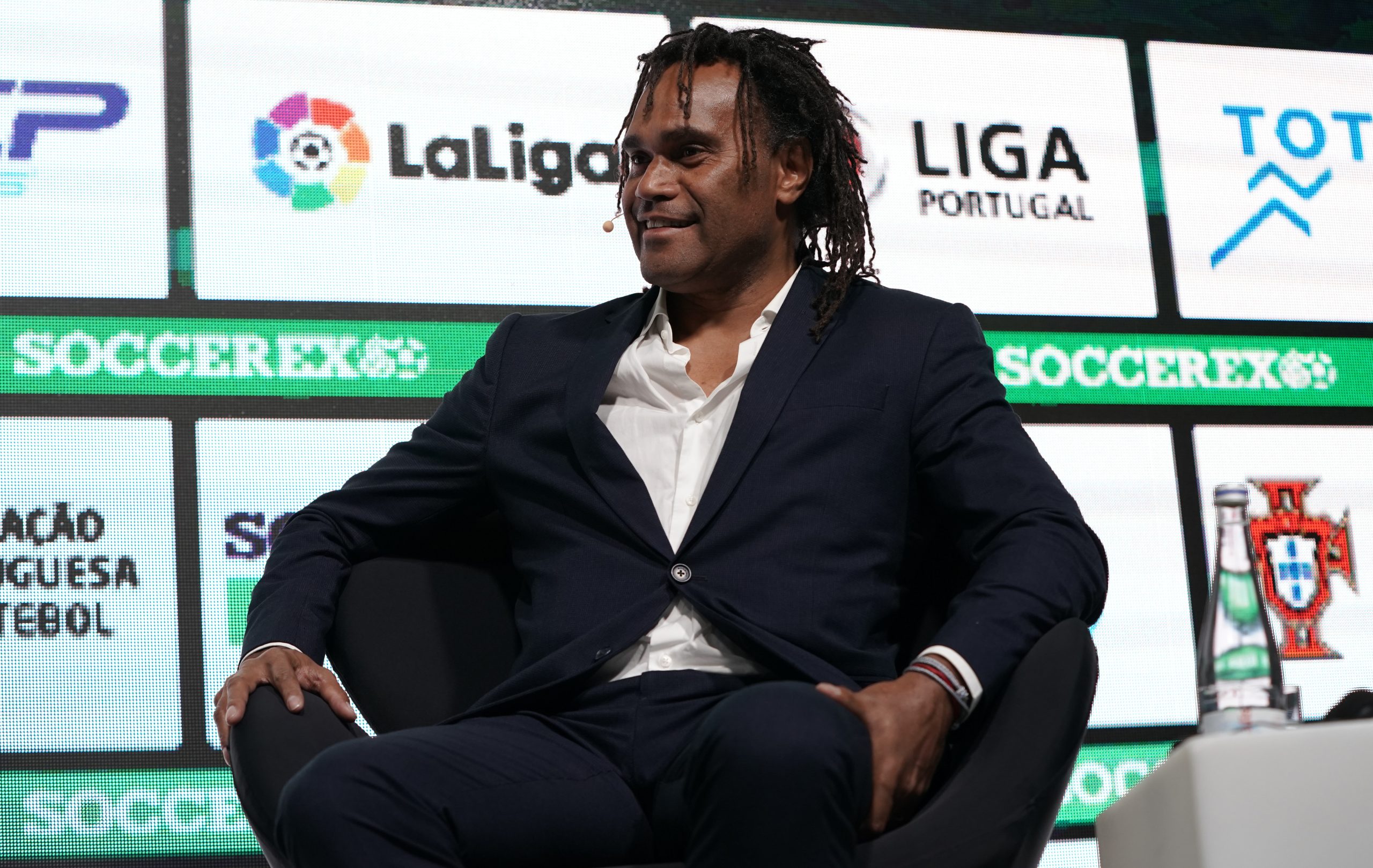 Christian Karembeu: “Desde que deixei de jogar que não quero interferir no campo. O Pedro Martins pode dizer-te, nunca entro no relvado.”