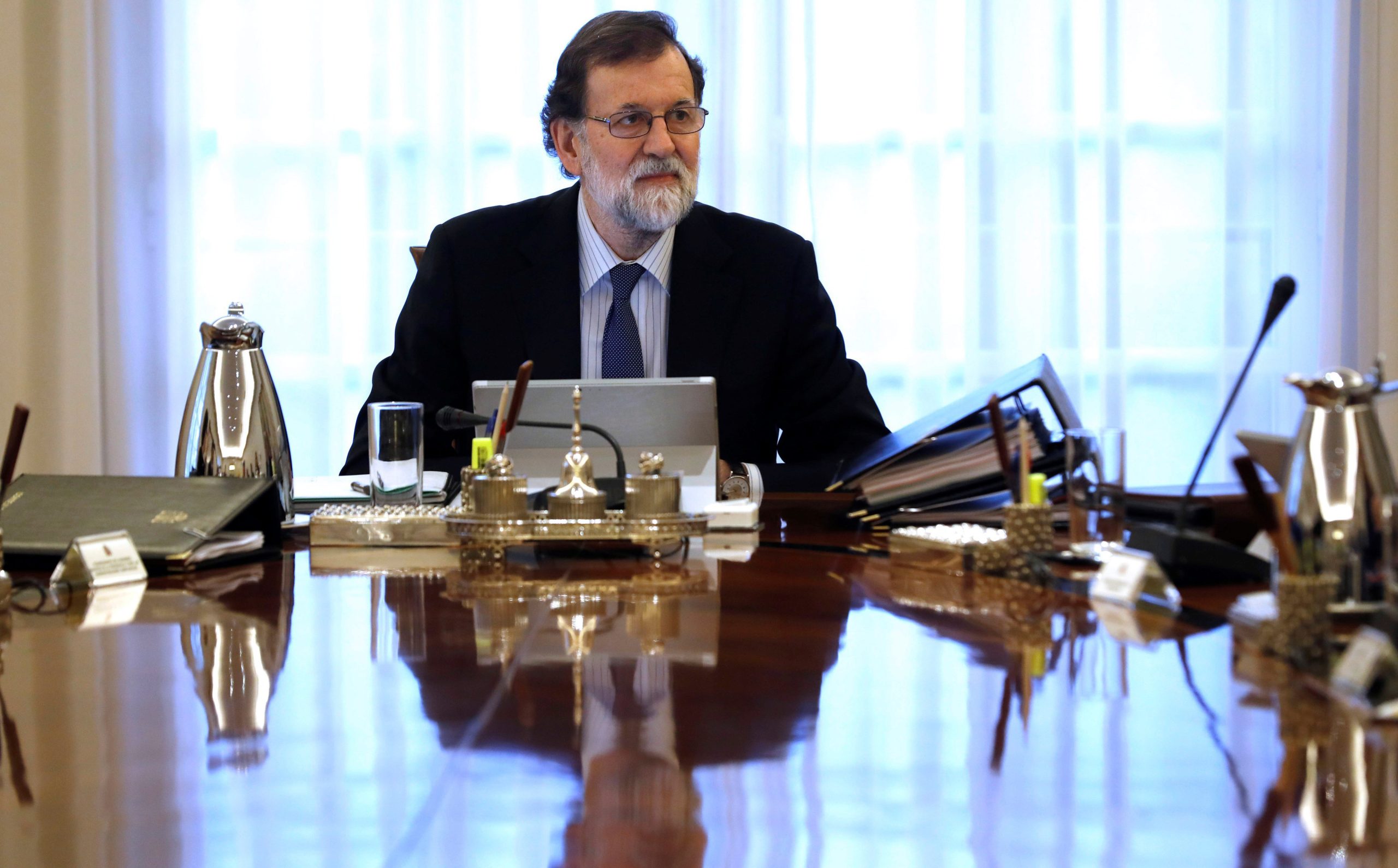 Rajoy avisa que vai manter intervenção na Catalunha se Puigdemont for investido à distância