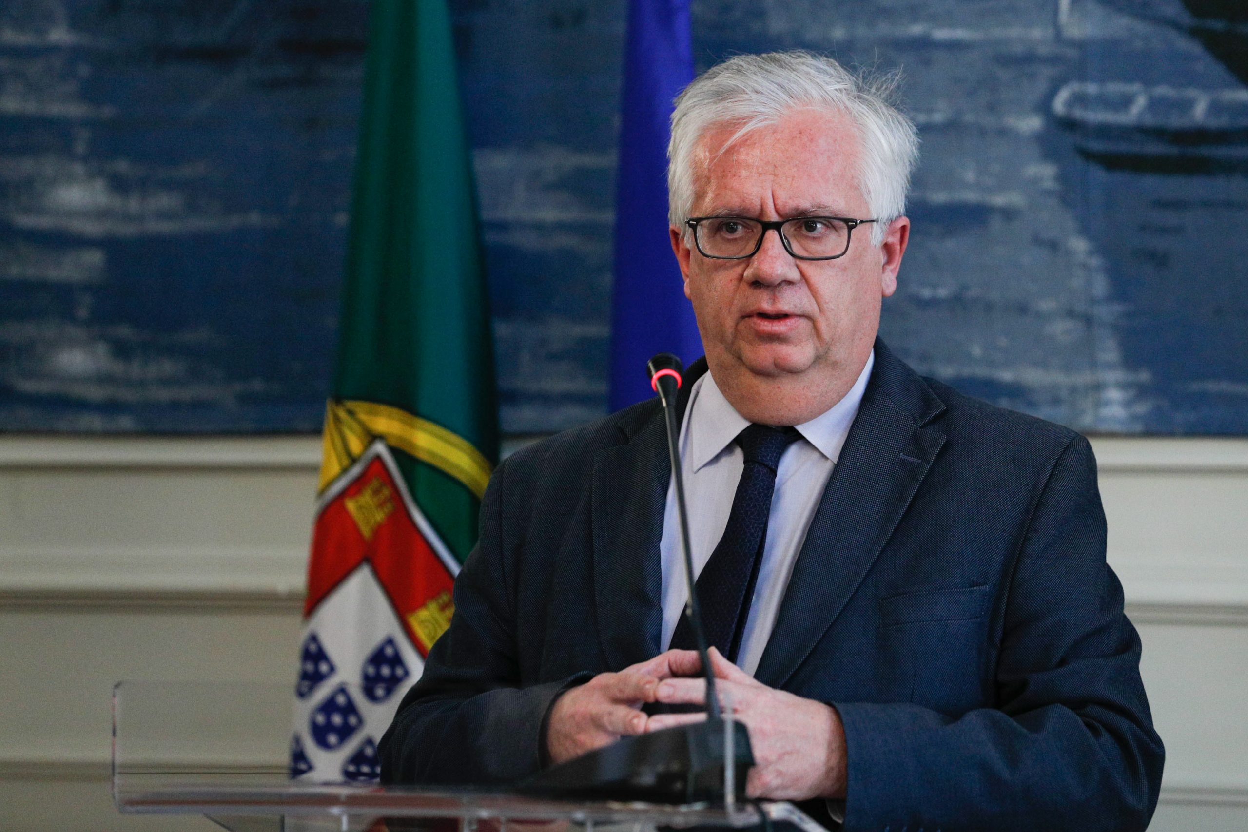Covid-19. Portugal vai intensificar controlo sanitário nos aeroportos, reintroduzir o controlo de fronteiras e suspender ligações aéreas com Espanha