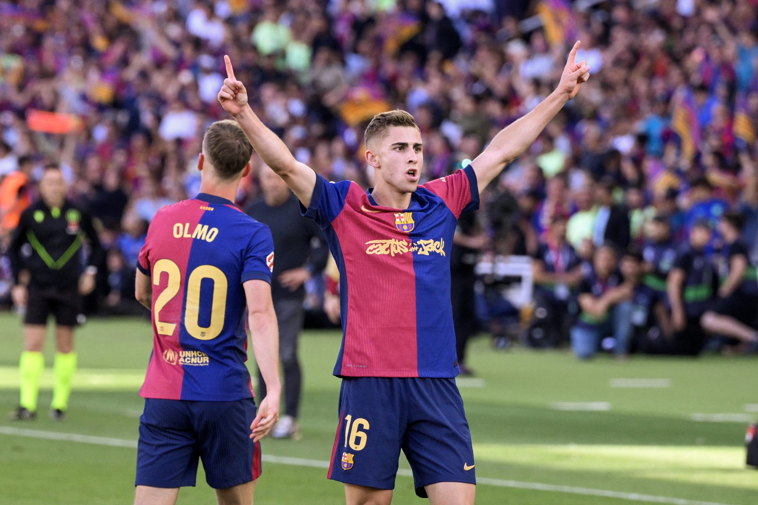 Barcelona vence o Real Madrid por 4-3 e fica mais perto de conquistar o título da La Liga