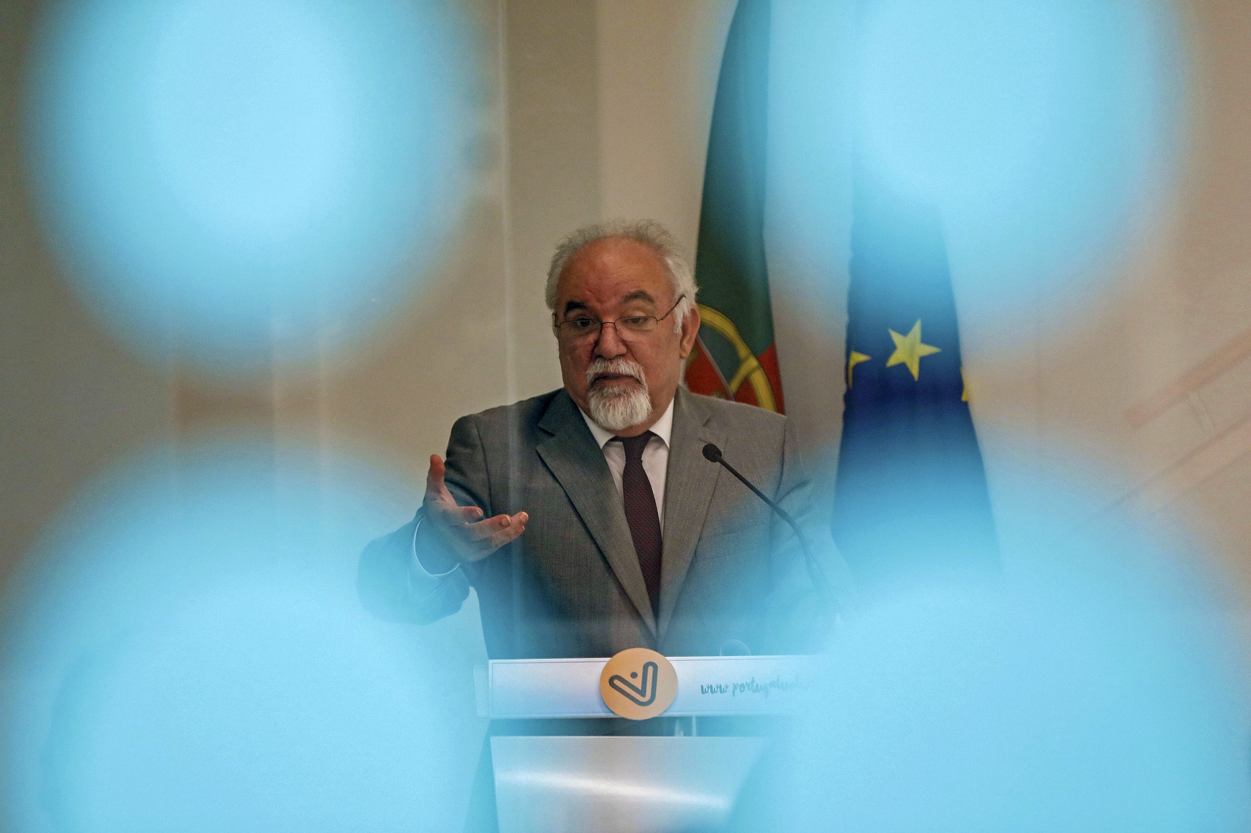Vieira da Silva garante que Governo está a cumprir os ‘timings’ de integração de precários