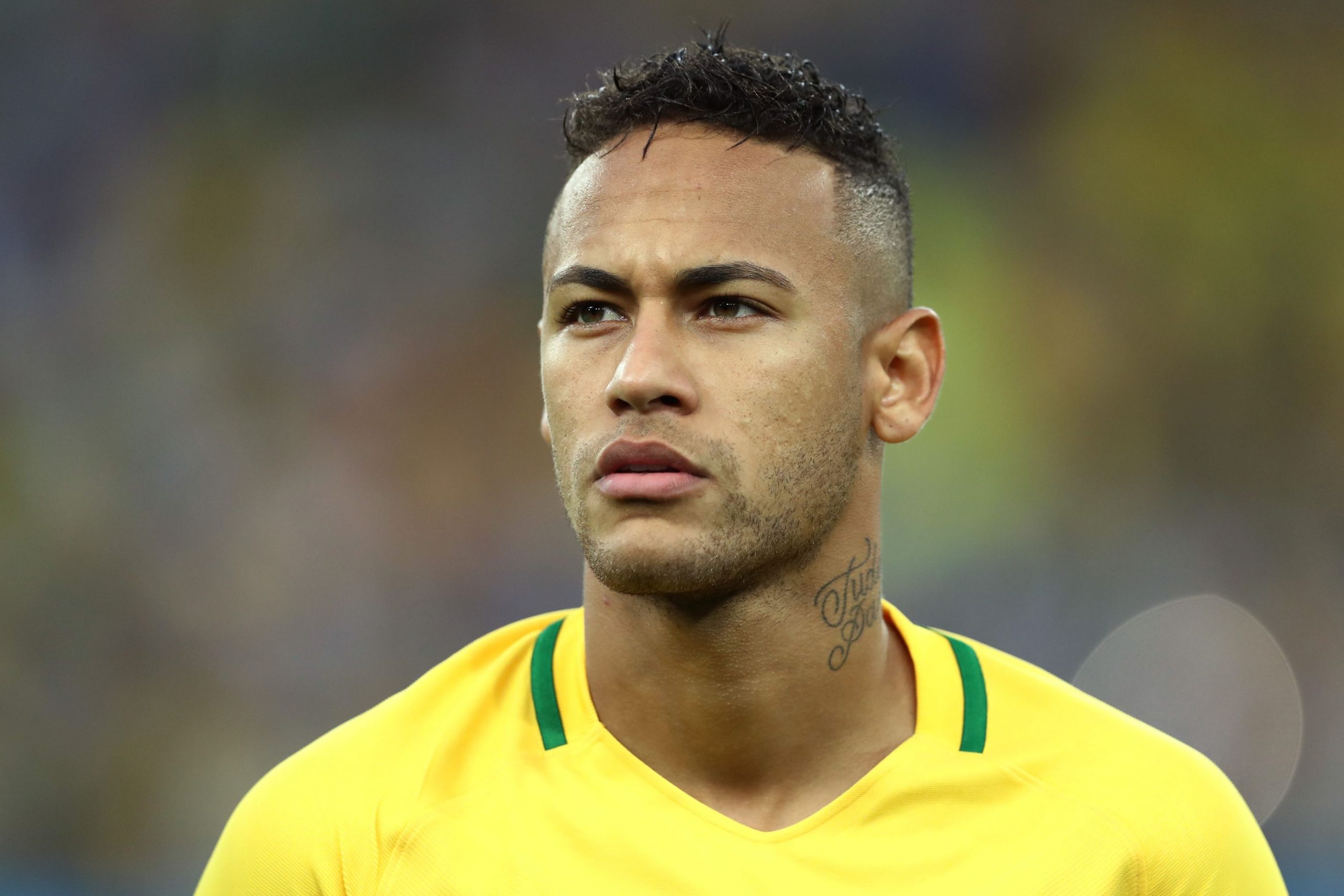 Neymar, Zico, Rafinha e Capdevila homenageiam Chapecoense no Maracanã