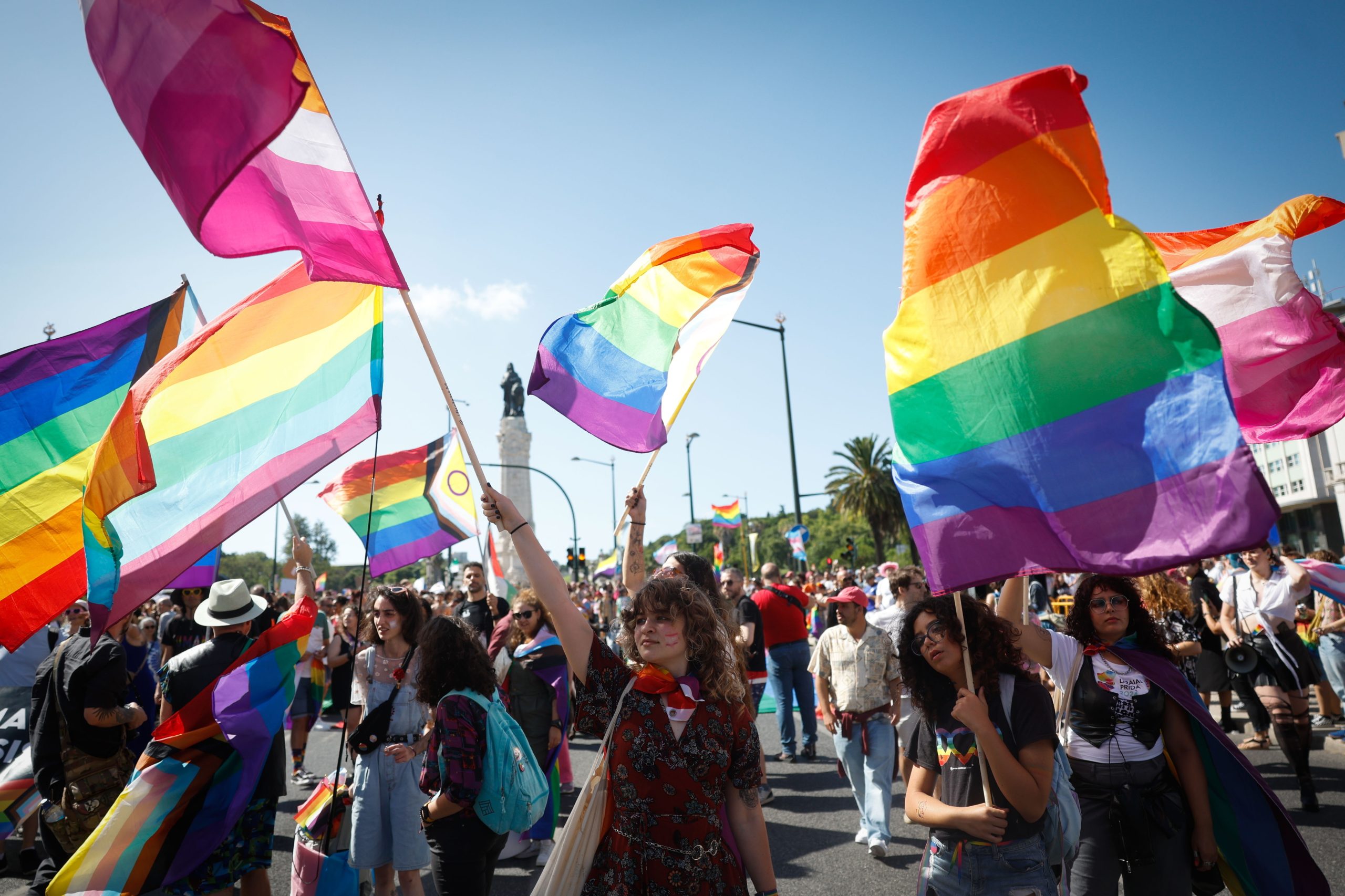Marcha do Orgulho LGBTI enche ruas de Lisboa com as cores do arco-íris. Veja as fotos
