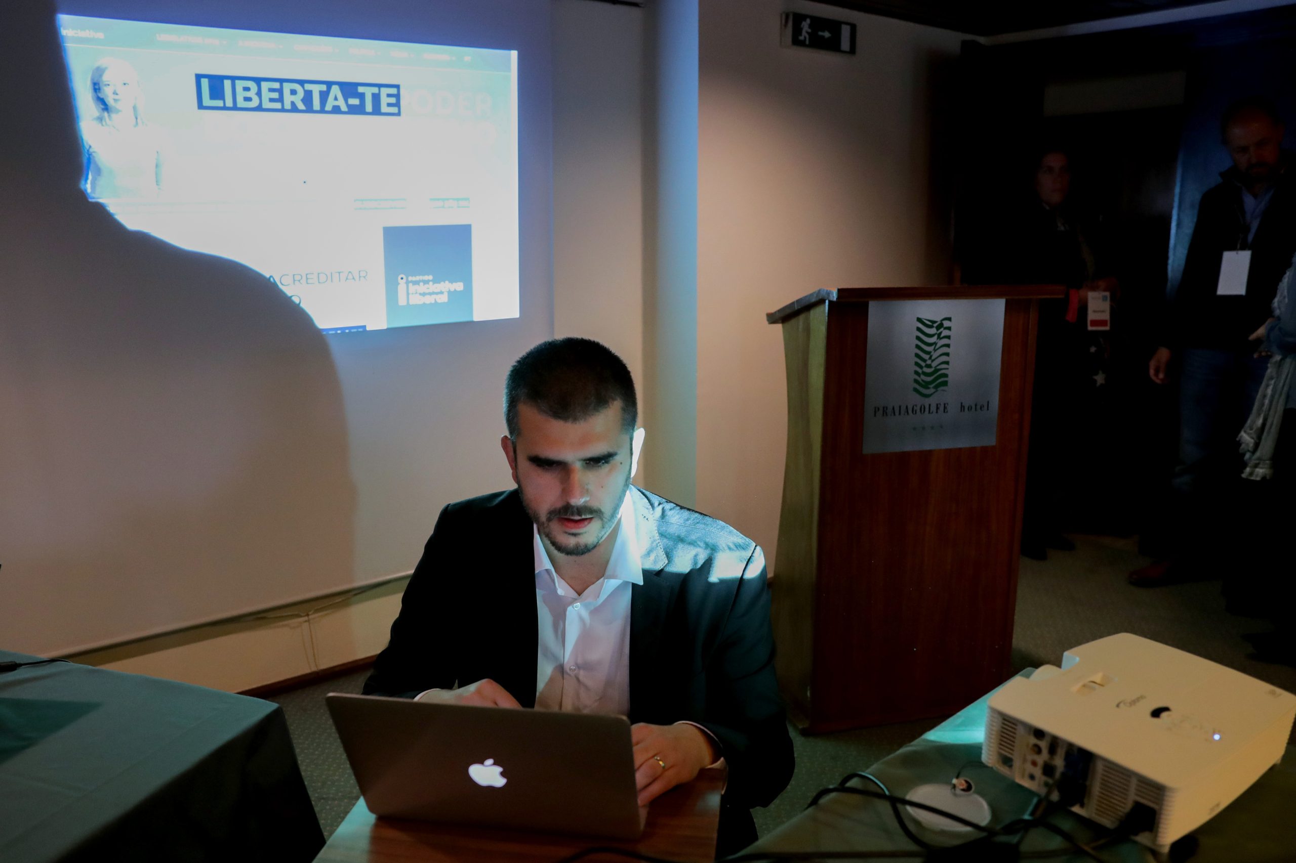 OE2022: Liberais otimistas na aprovação de proposta para criar taxa única de IRS para salários baixos
