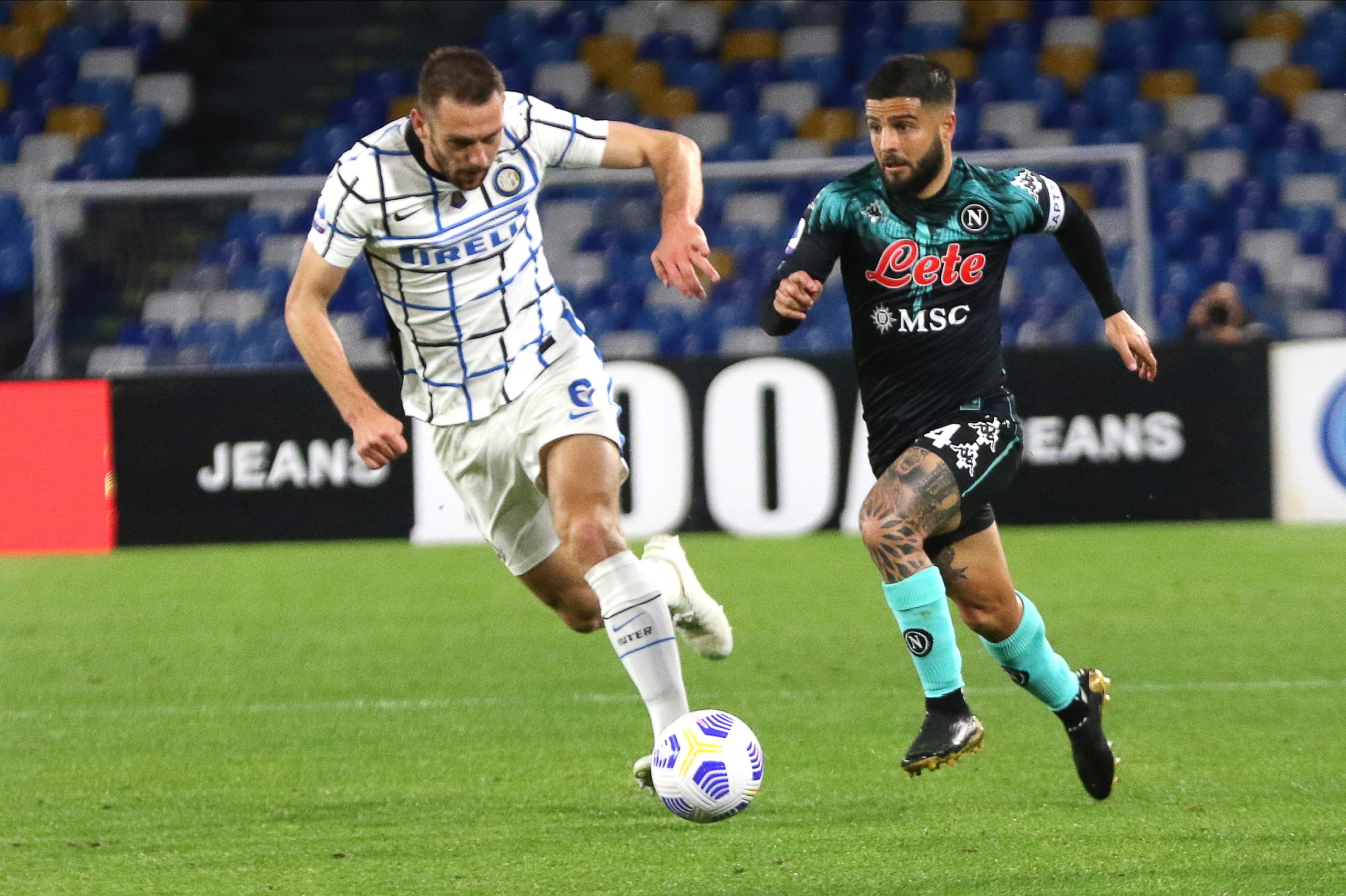 Inter de Milão empata na visita a Nápoles e permite aproximação do AC Milan