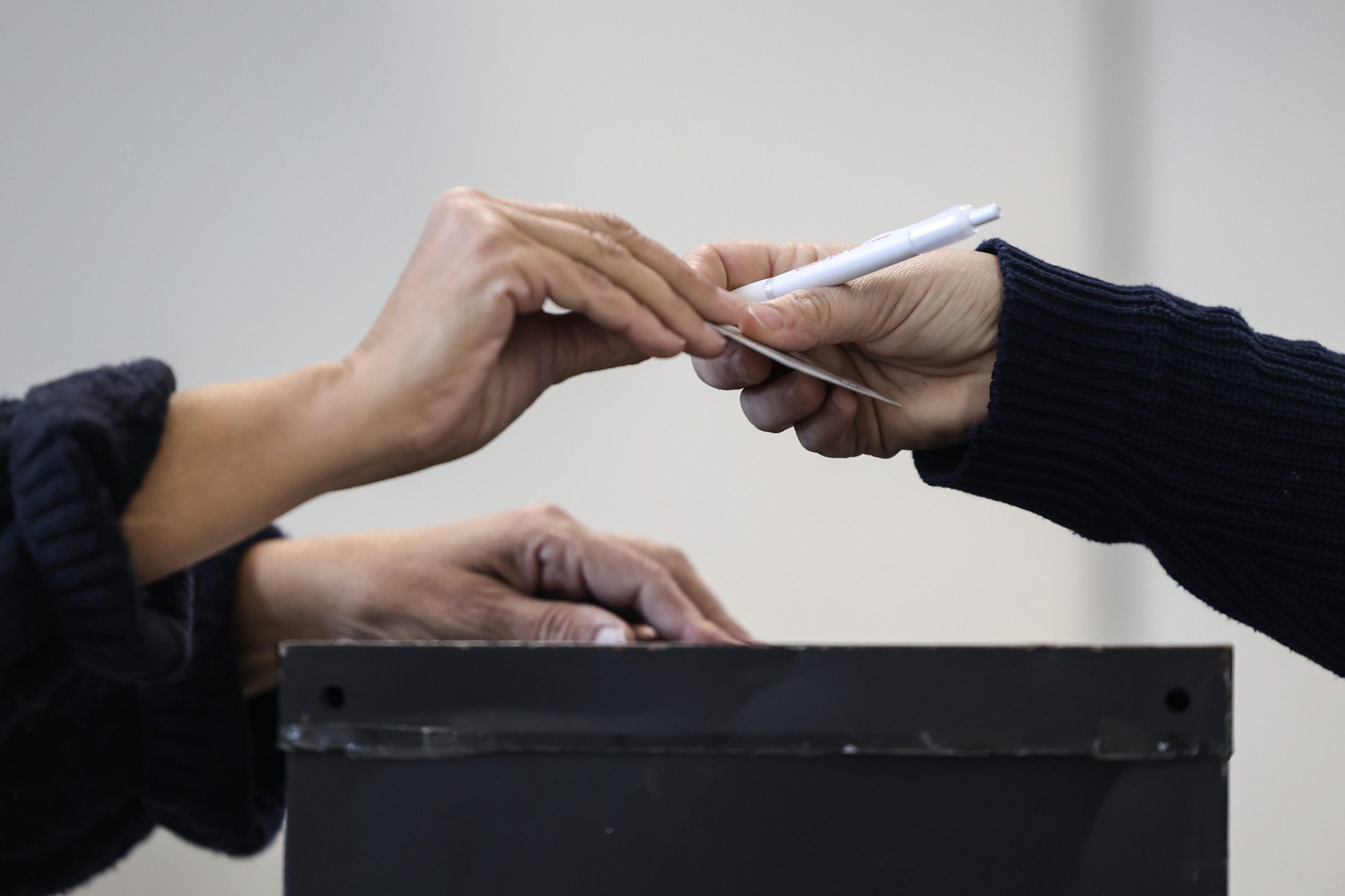 Votaram 25,21% dos eleitores até ao meio-dia, mais do que em 2022