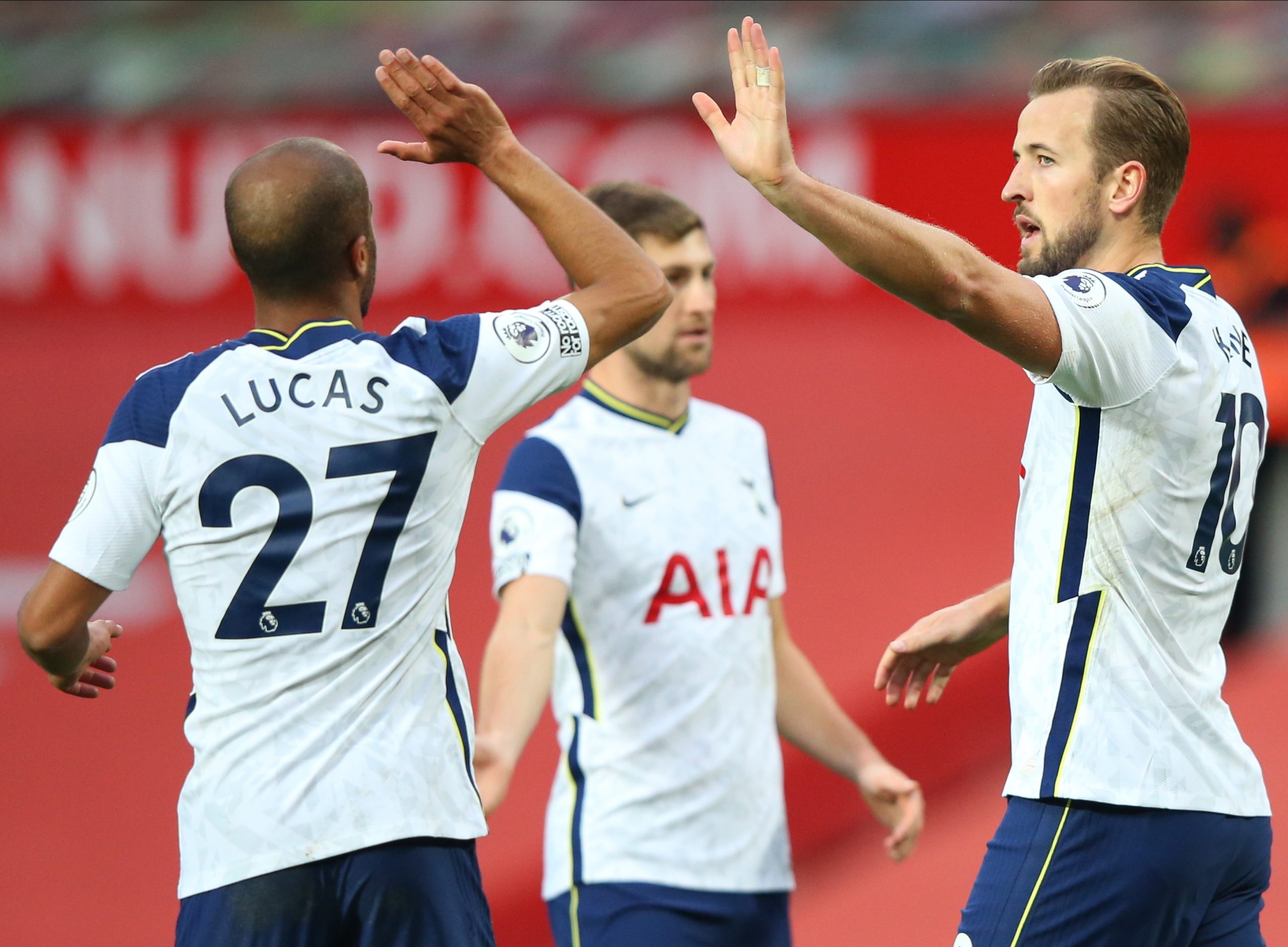Tottenham, de Mourinho, goleia e faz história em Old Trafford