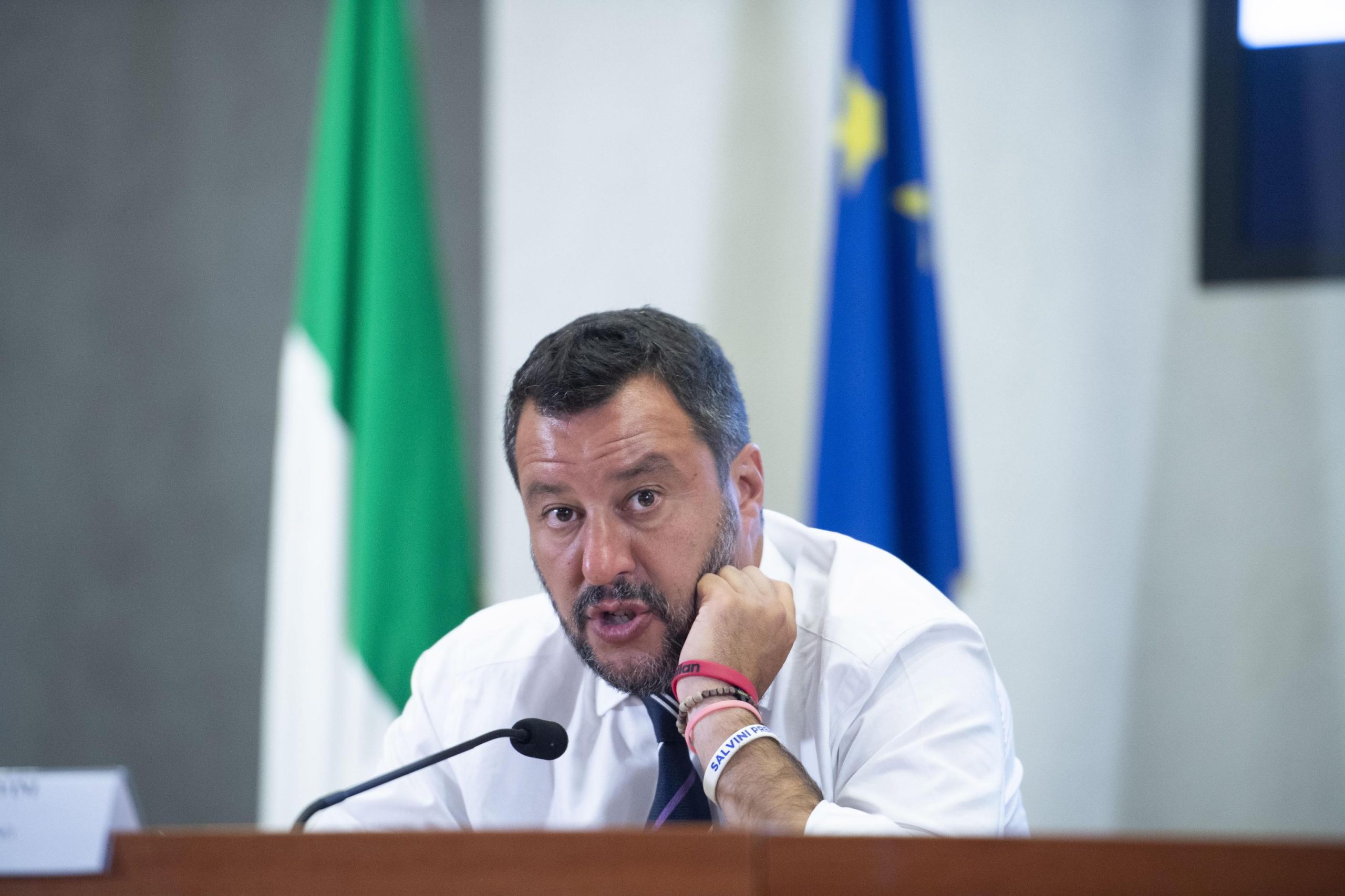 “Tunisianos? Quem vende droga, o filho ou o pai?”. Facebook retira vídeo em que Salvini acusa migrantes de tráfico