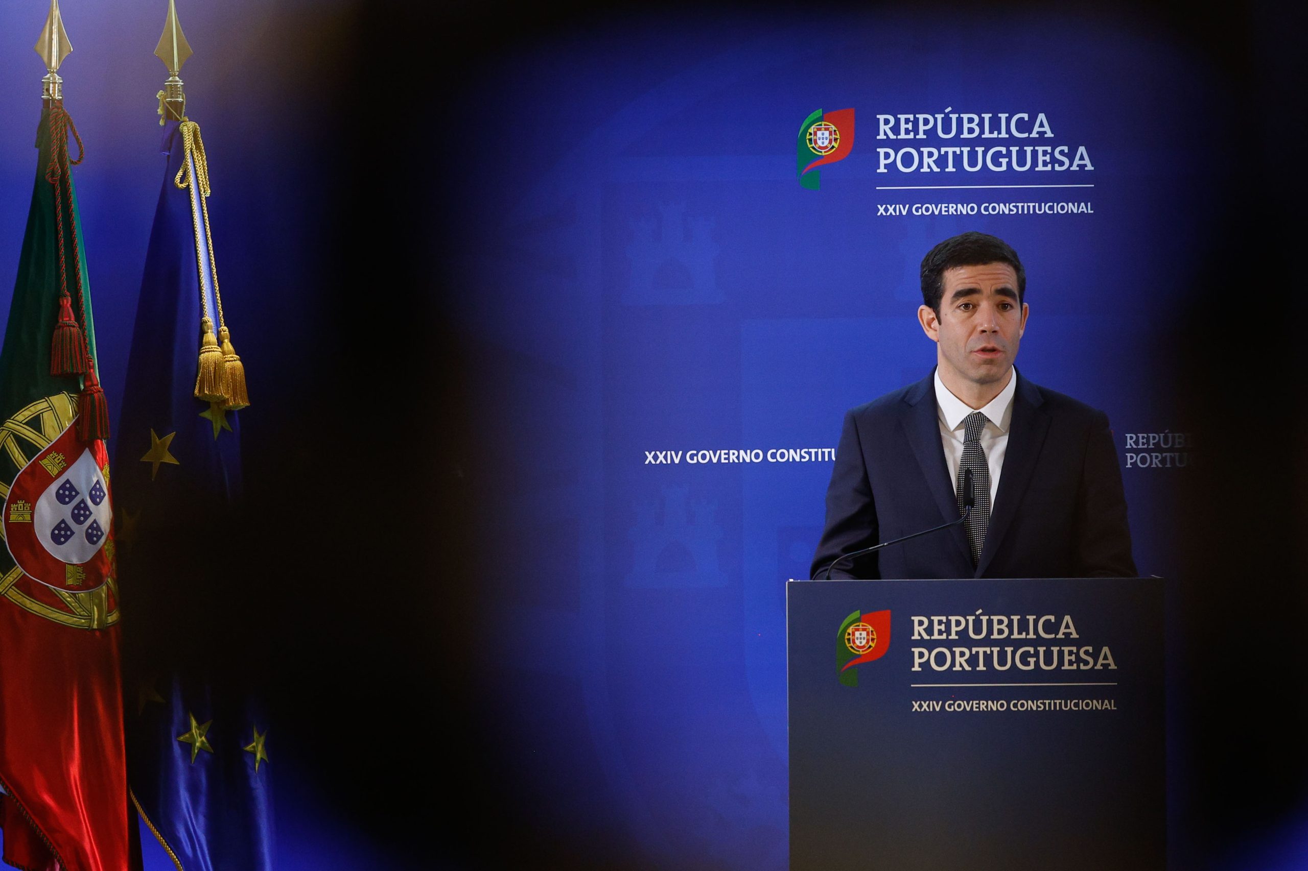 Governo admite rever modelo de atestados de residência para imigrantes