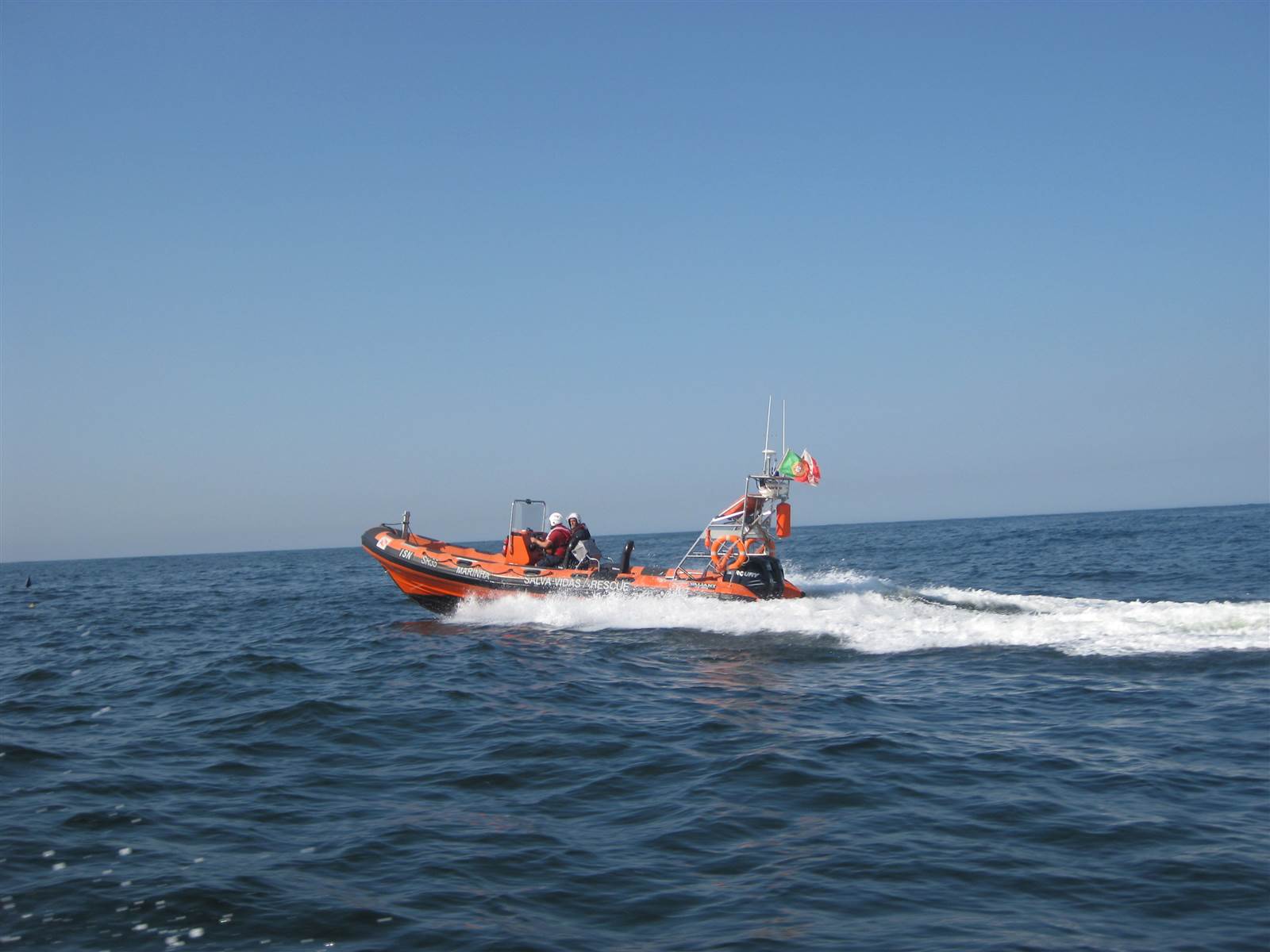 Marinha resgata sete pessoas a bordo de veleiro nos Açores