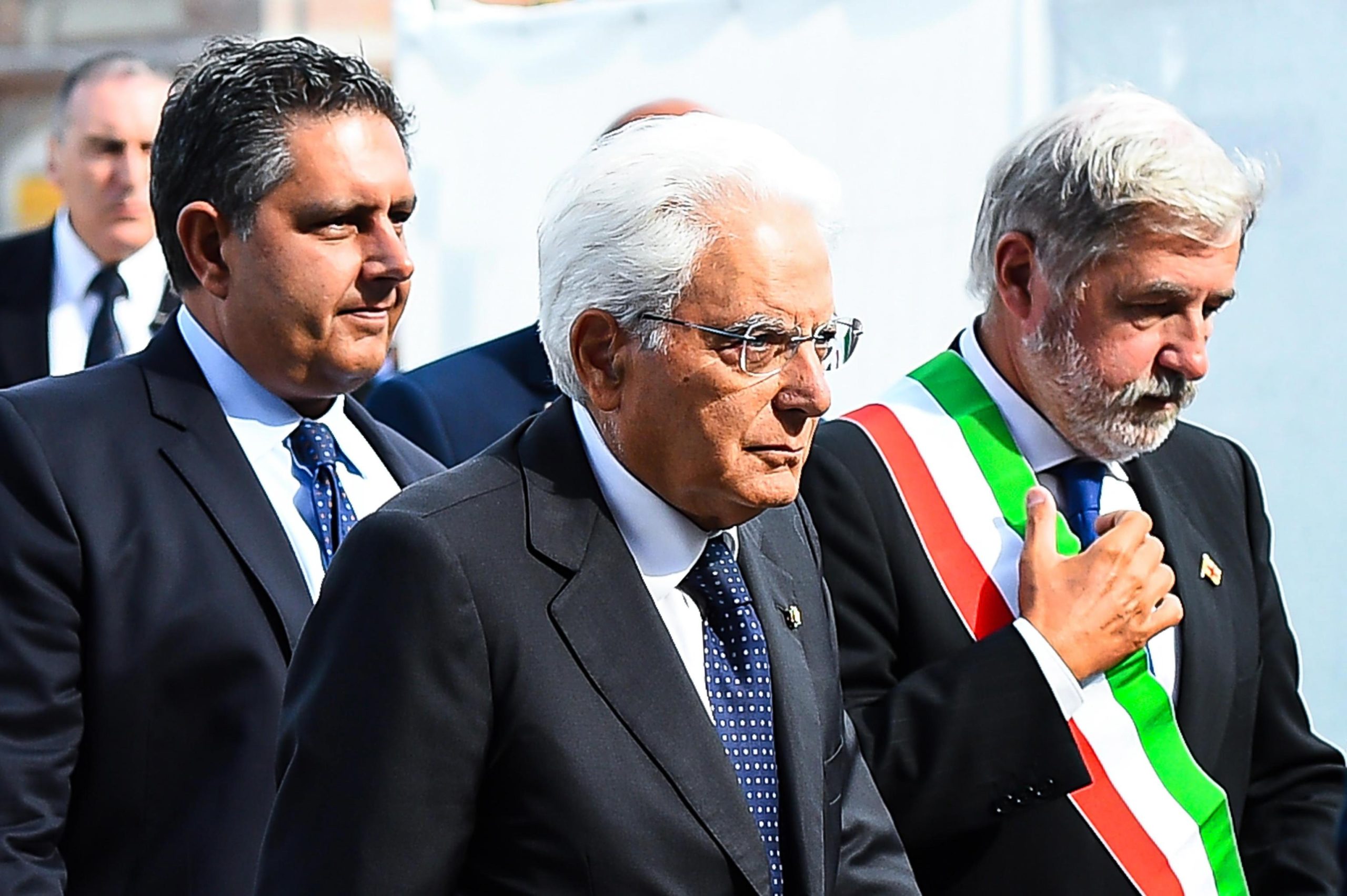 Presidente italiano permite aos partidos negociar novo governo até terça-feira