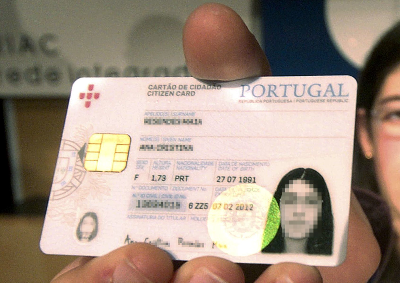 Loja do Cidadão do Porto com posto de entrega de cartões de cidadão muito urgentes