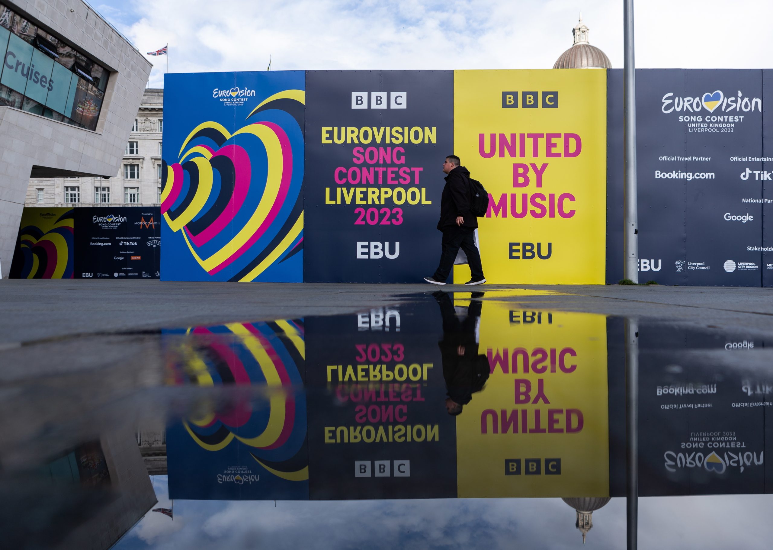 Dezasseis países competem hoje pelos últimos dez lugares na final do Festival Eurovisão da Canção
