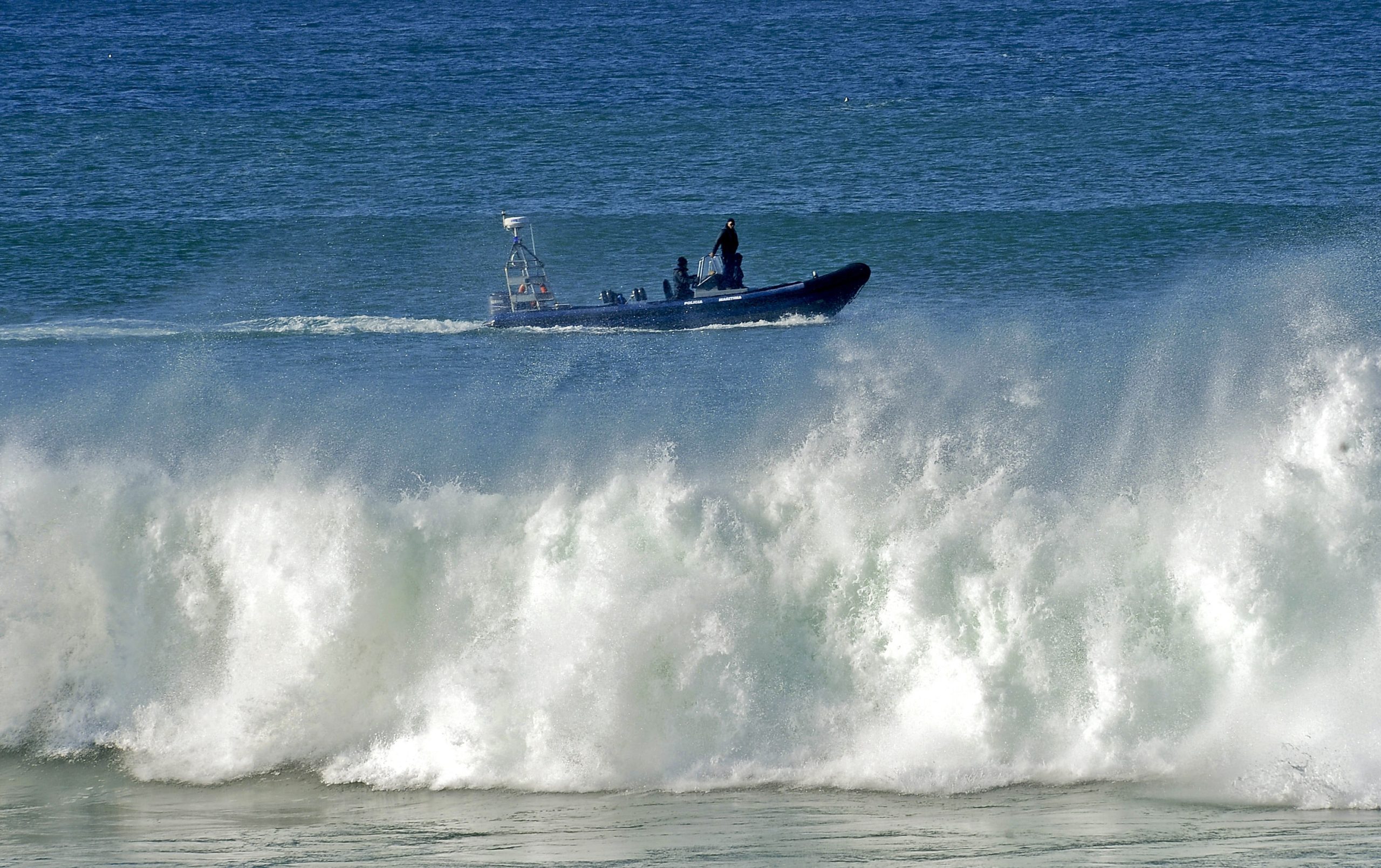 Dois praticantes de surf espanhóis resgatados na Ribeira Grande