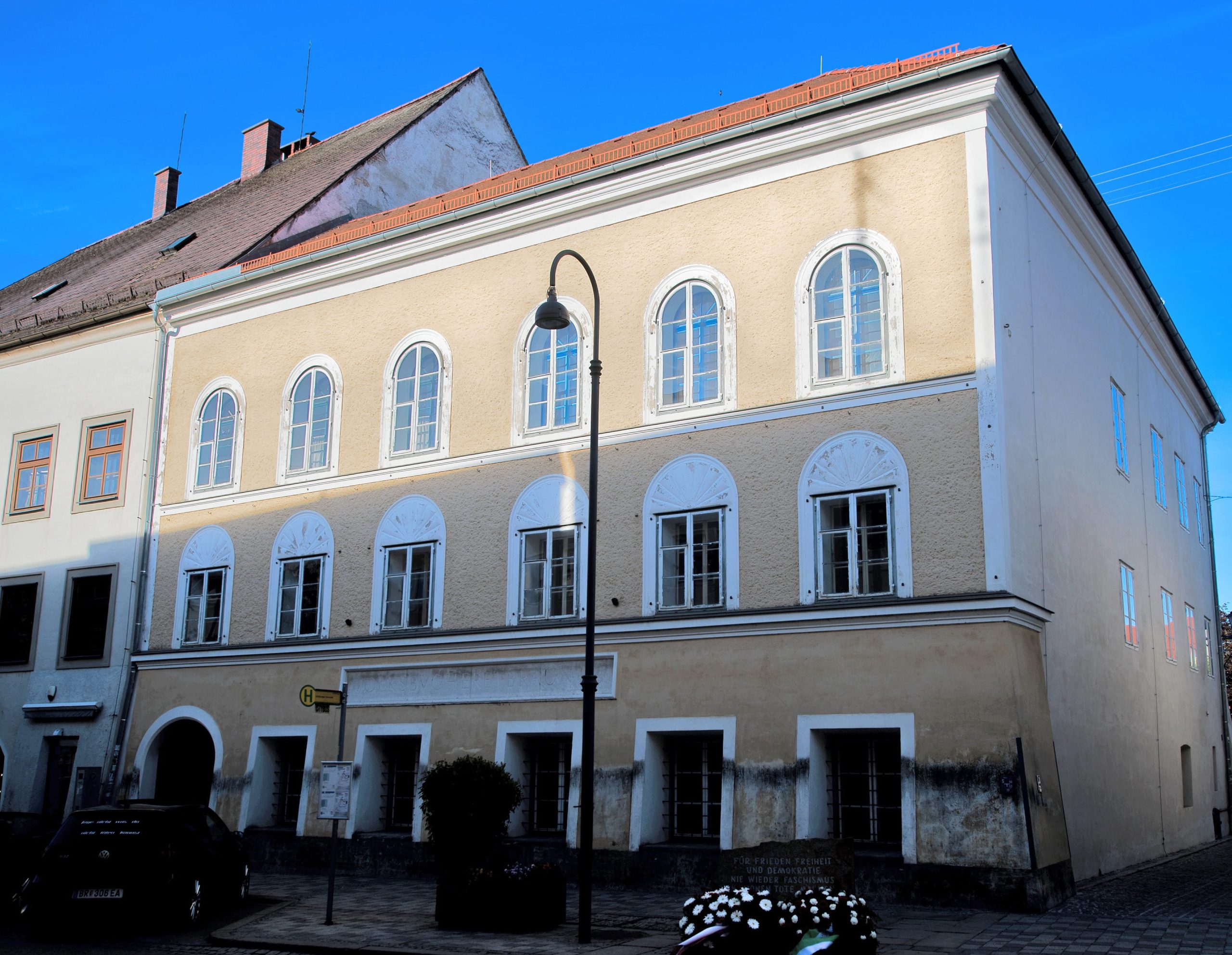 Parlamento austríaco aprova expropriação da casa natal de Adolf Hitler