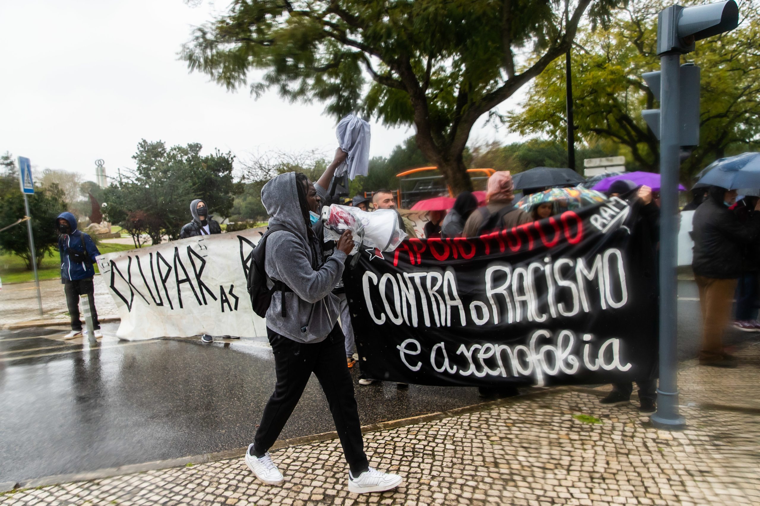 Várias dezenas manifestam-se em Lisboa contra mortes na prisão