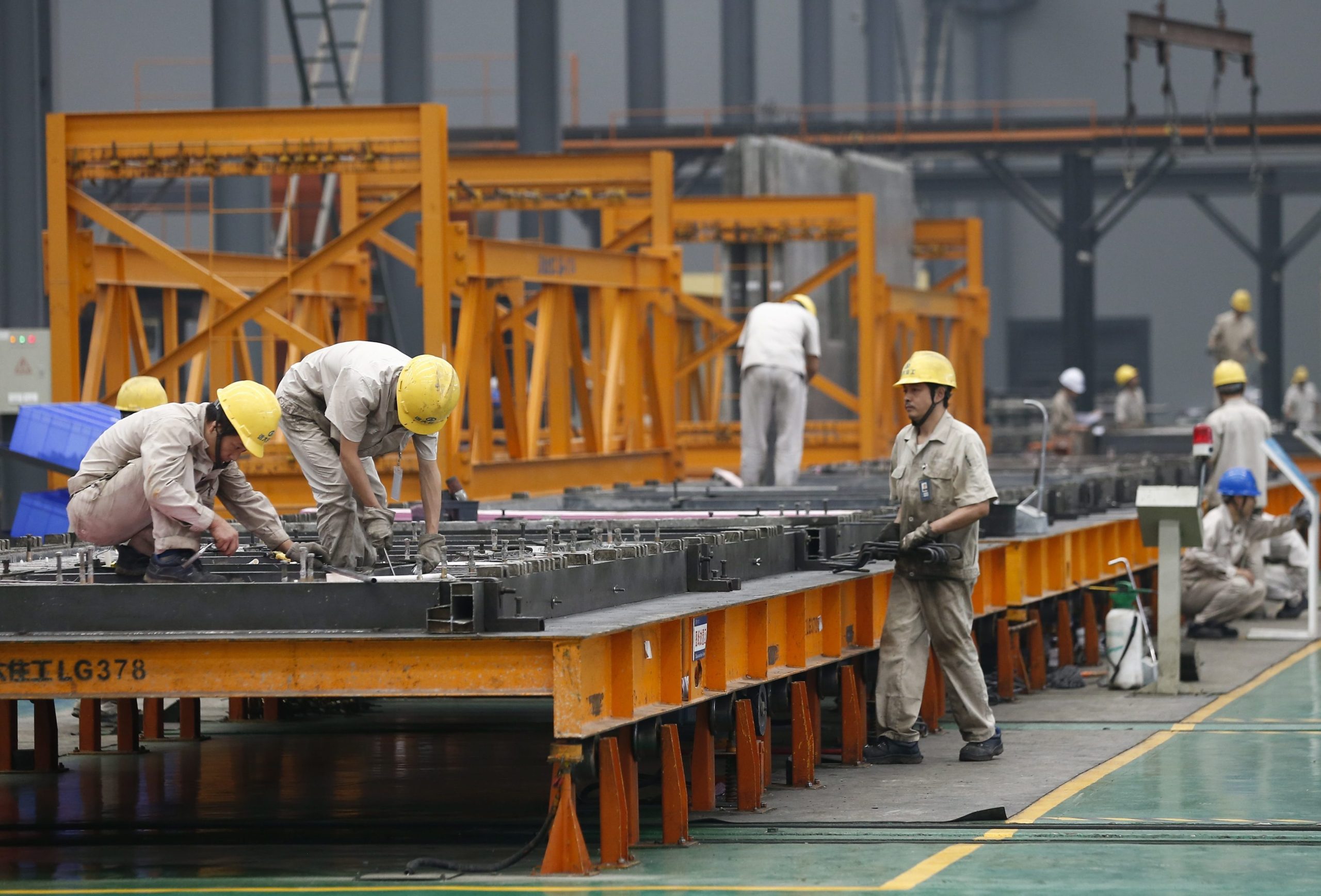Preços na produção industrial recuam de outubro para novembro na zona euro e UE