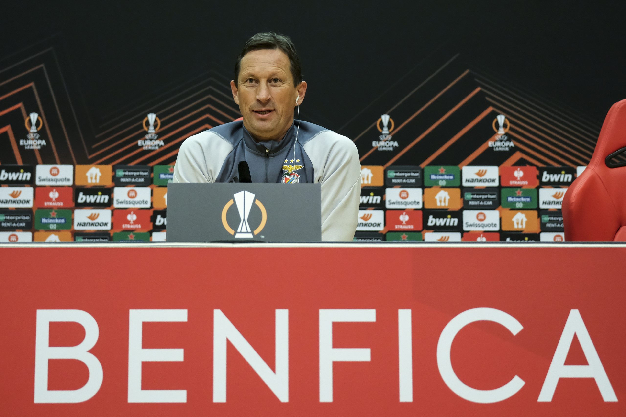 Benfica e Marselha sem adeptos nos jogos fora no seu duelo da Liga Europa