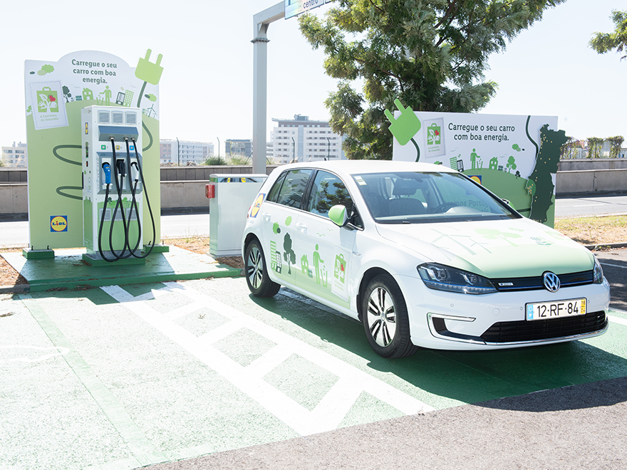 Lidl investe na instalação de 38 postos de carregamento para carros elétricos