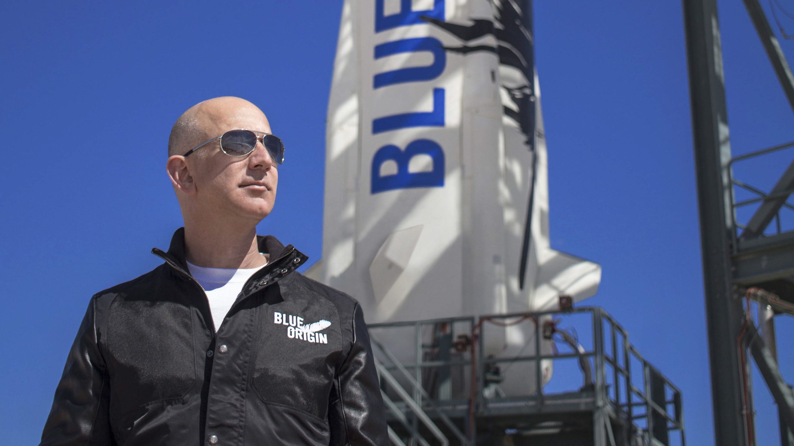 Bezos defende viagem ao espaço. “Fez-me perceber quão finita e frágil é a Terra”