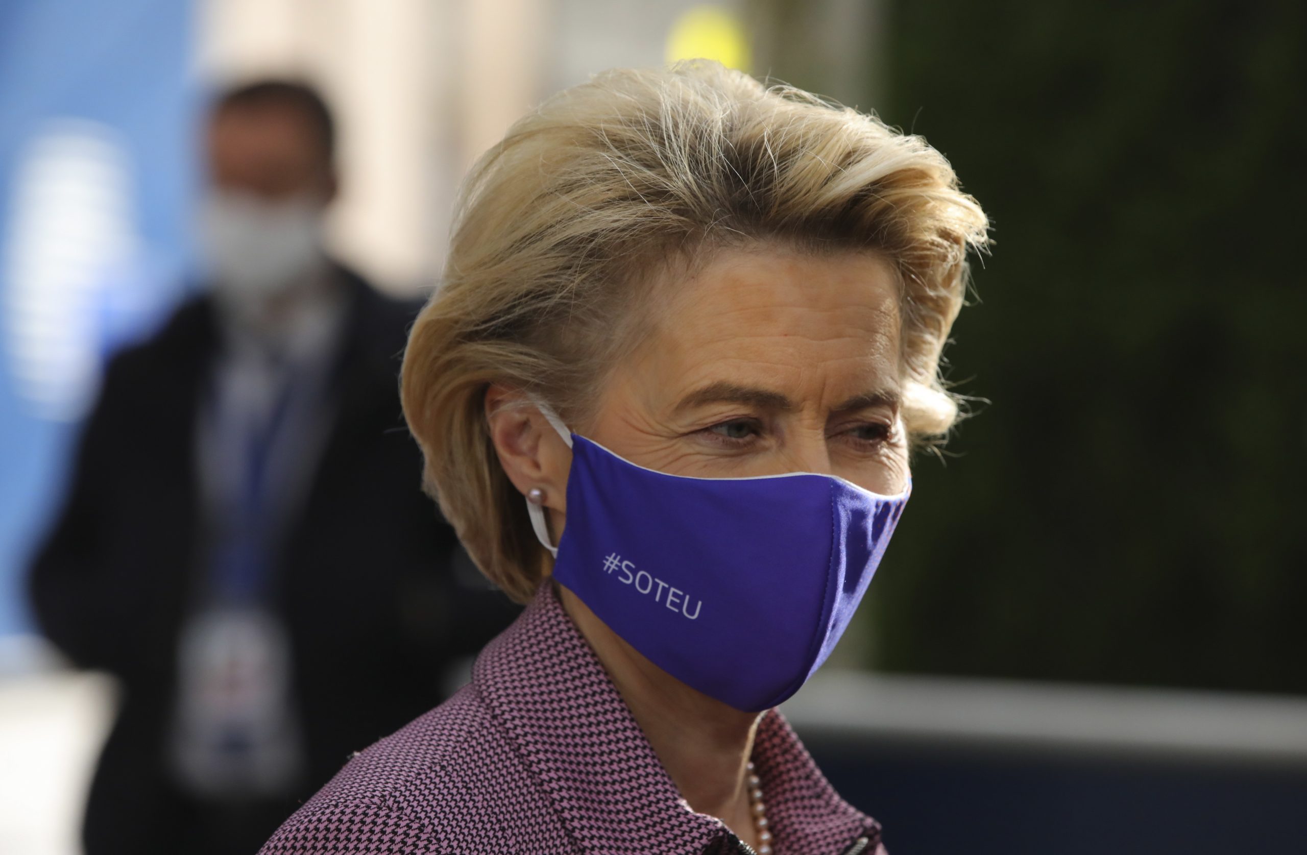 Covid-19: Von der Leyen deixa Conselho Europeu após contacto com infetado