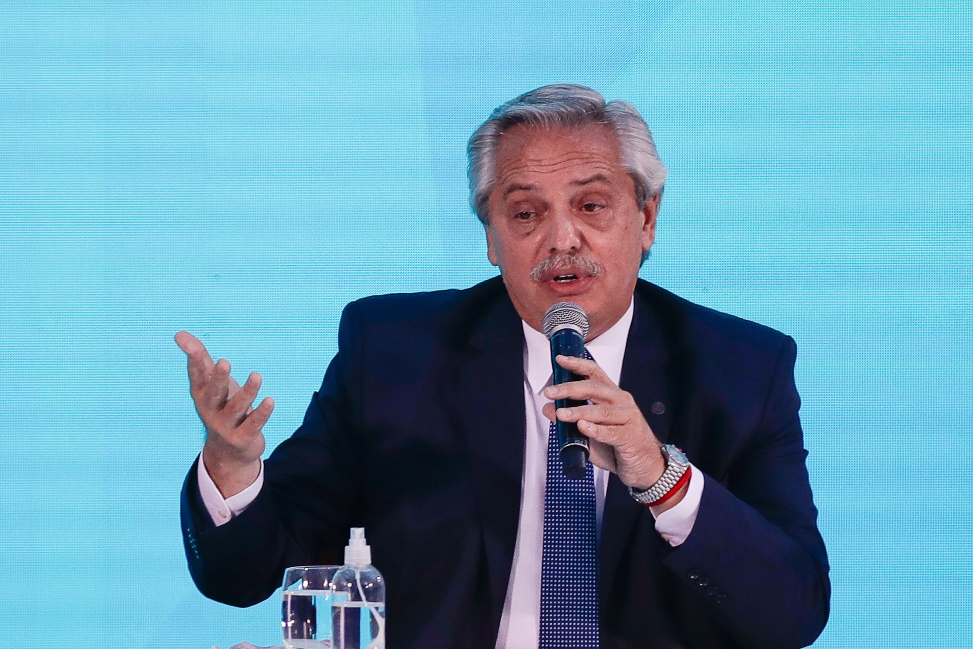 Presidente argentino admite escassez de vacinas no país