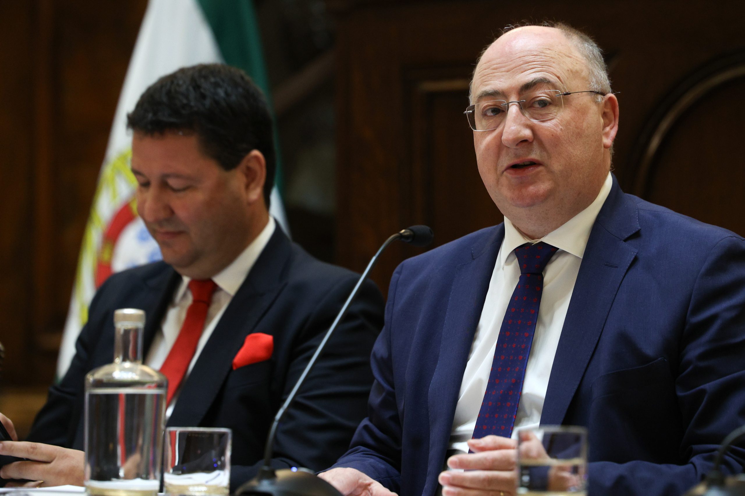 Ministro da Agricultura quer “entrar” nos pomares afetados por fogo bacteriano para remover material quando os proprietários não o fazem