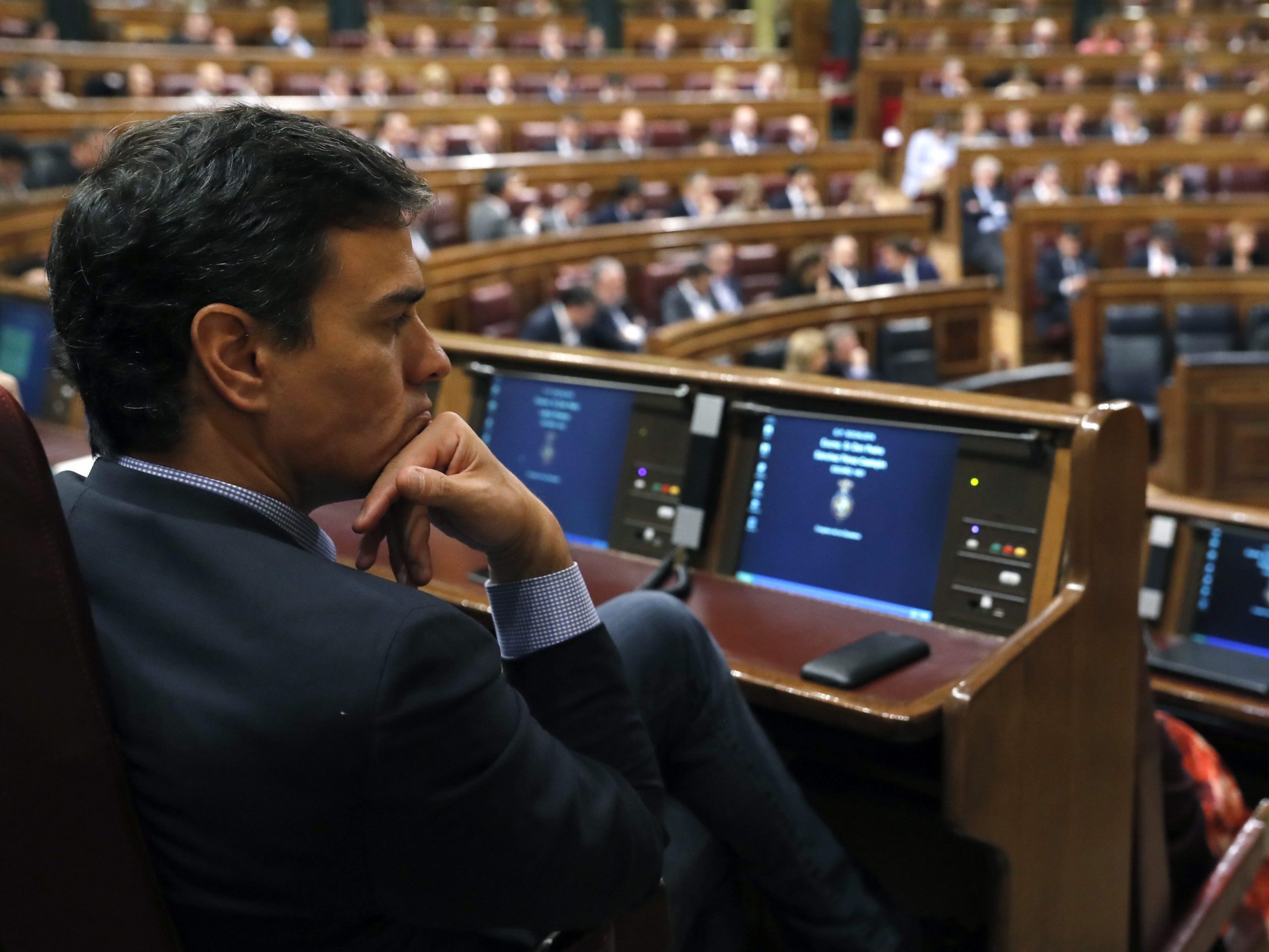 Espanha: Pedro Sánchez preferiu renunciar ao lugar de deputado do que abster-se