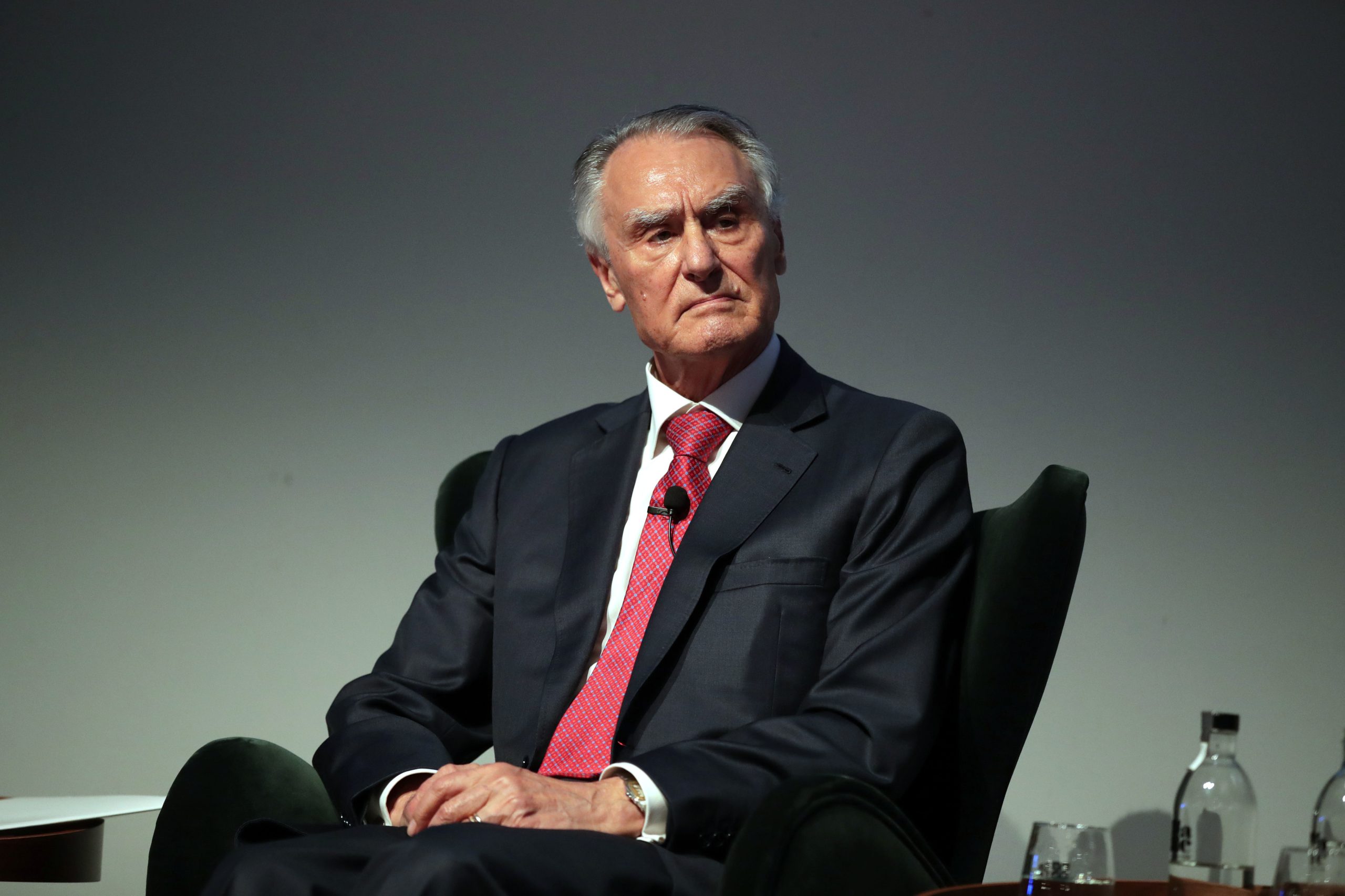 “Sou contra as eleições antecipadas”, garante Cavaco