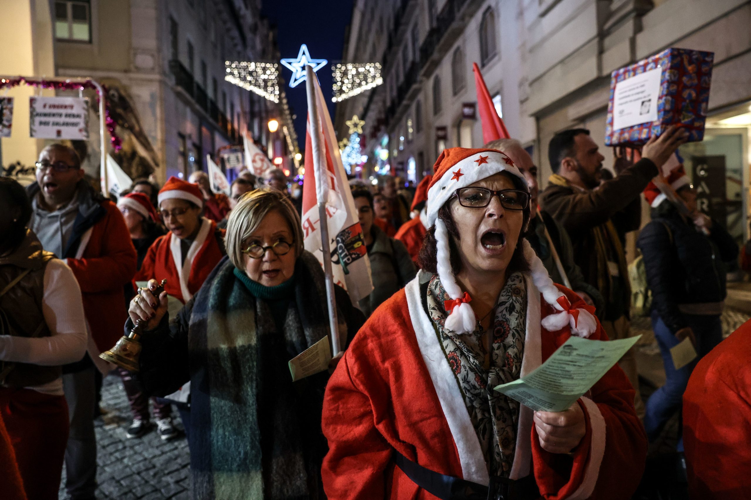 Canção de Natal ganha nova letra em protesto por aumentos salariais