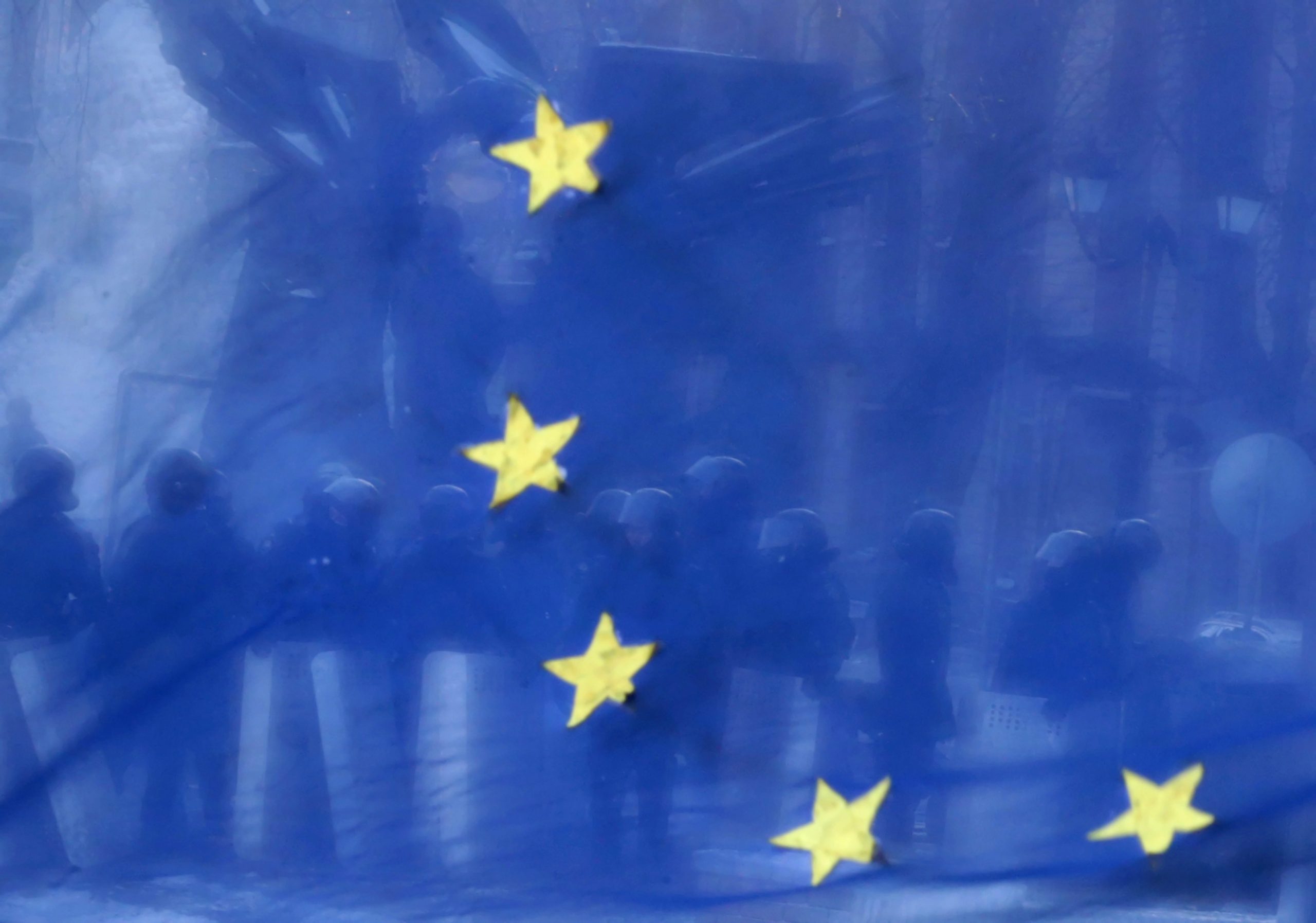 UE aprova formalmente 8.º pacote de sanções à Rússia